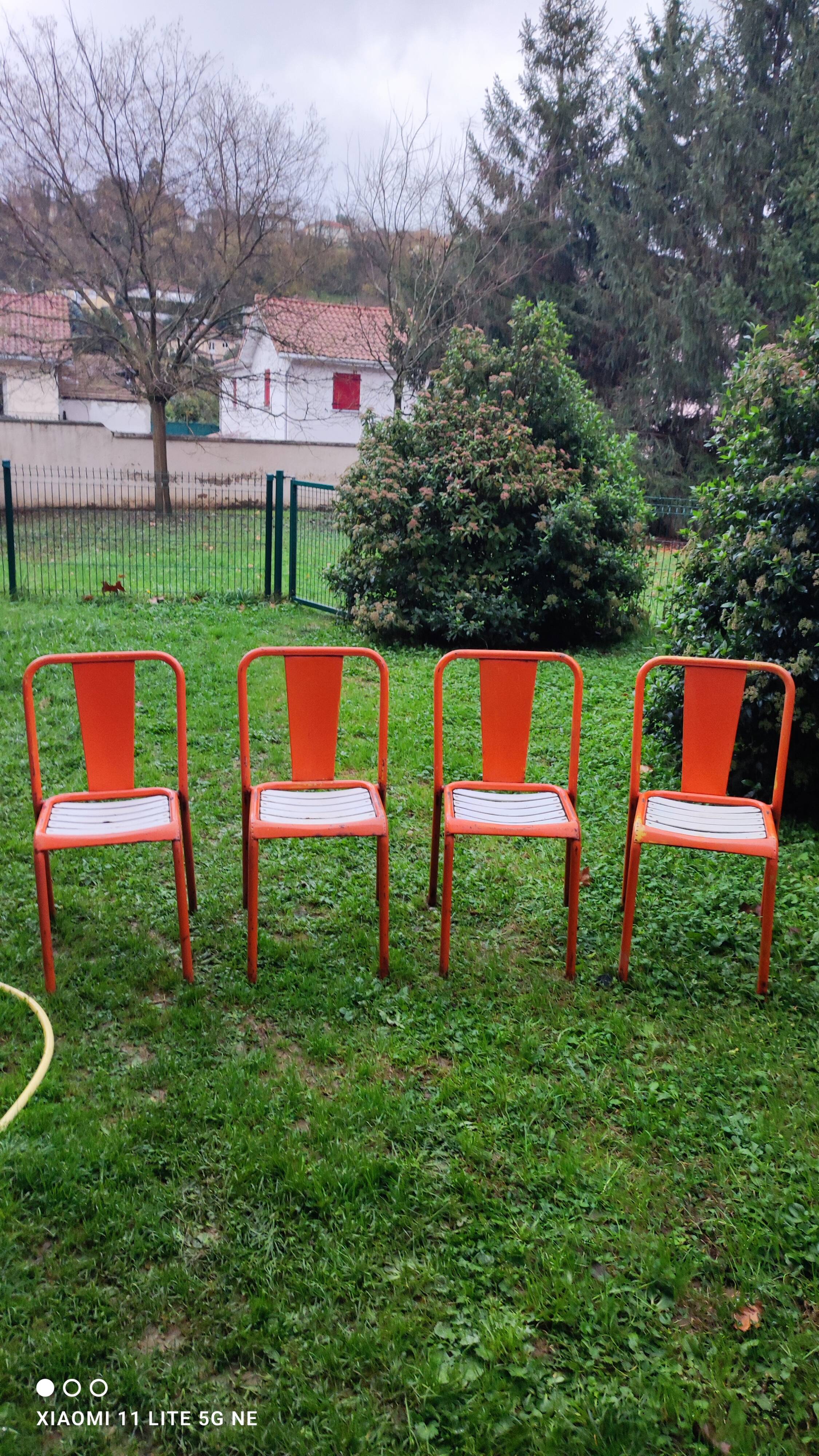 Chaises Tolix model T4