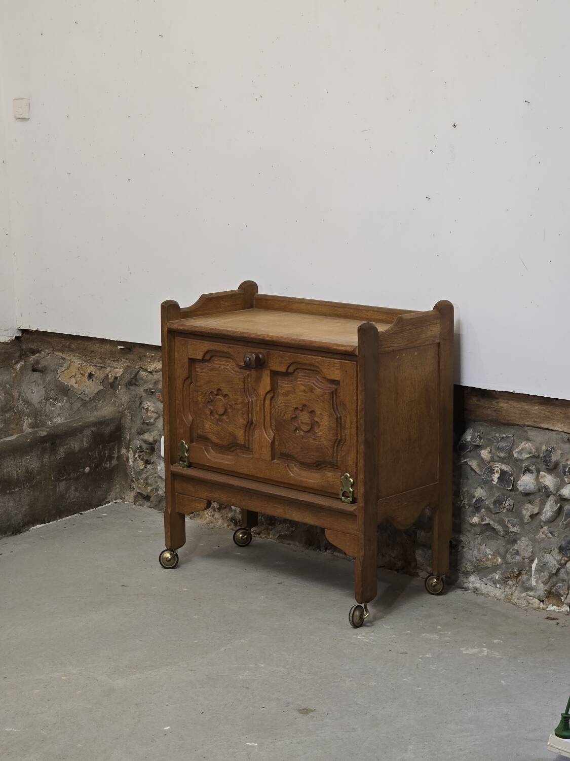 Small sideboard on wheels Guillerme and Chambron