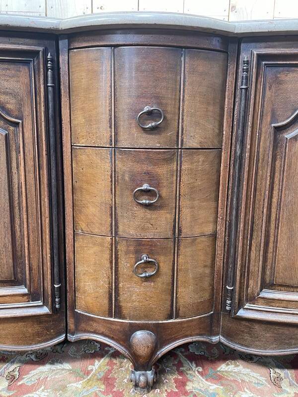 Enfilade en noyer de style Louis XV en noyer et marbre