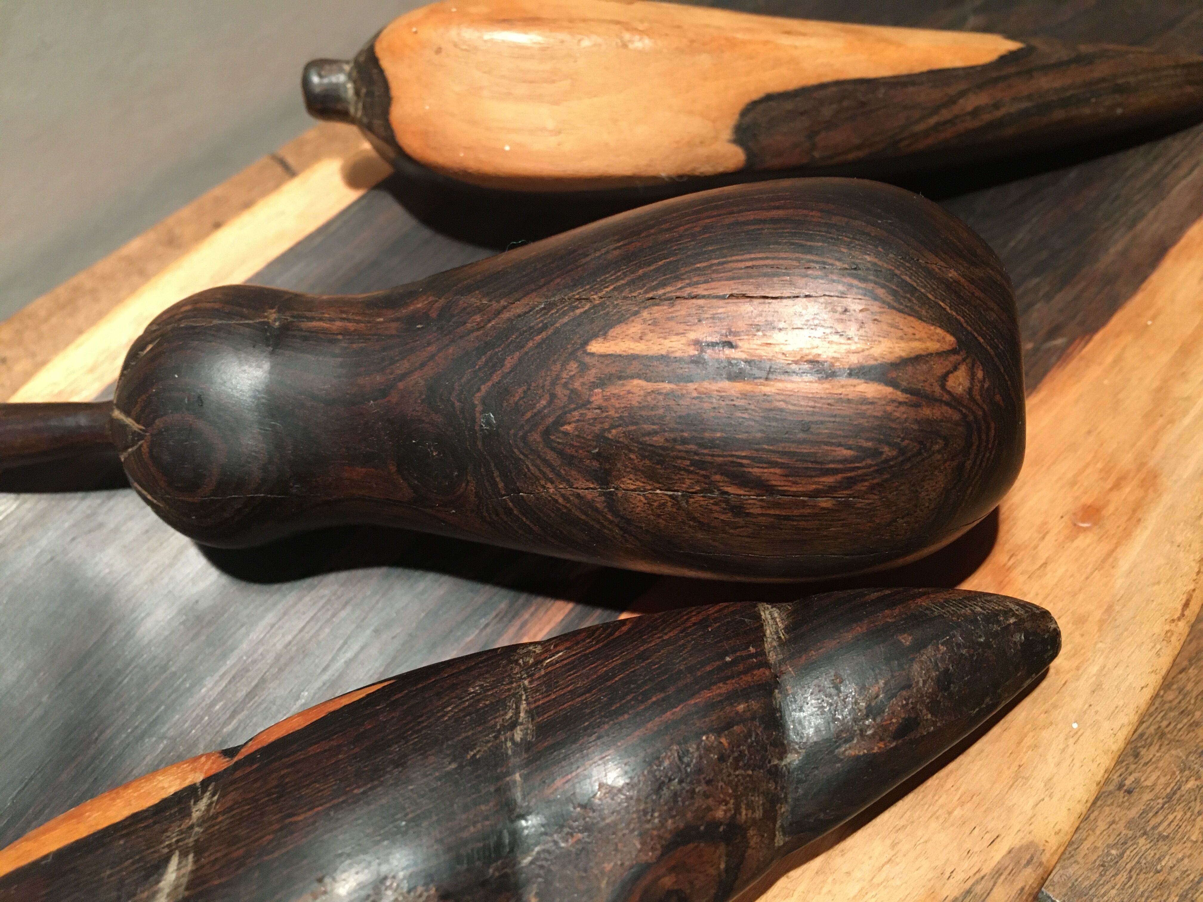 Tray and its wooden fruits. Tribal art