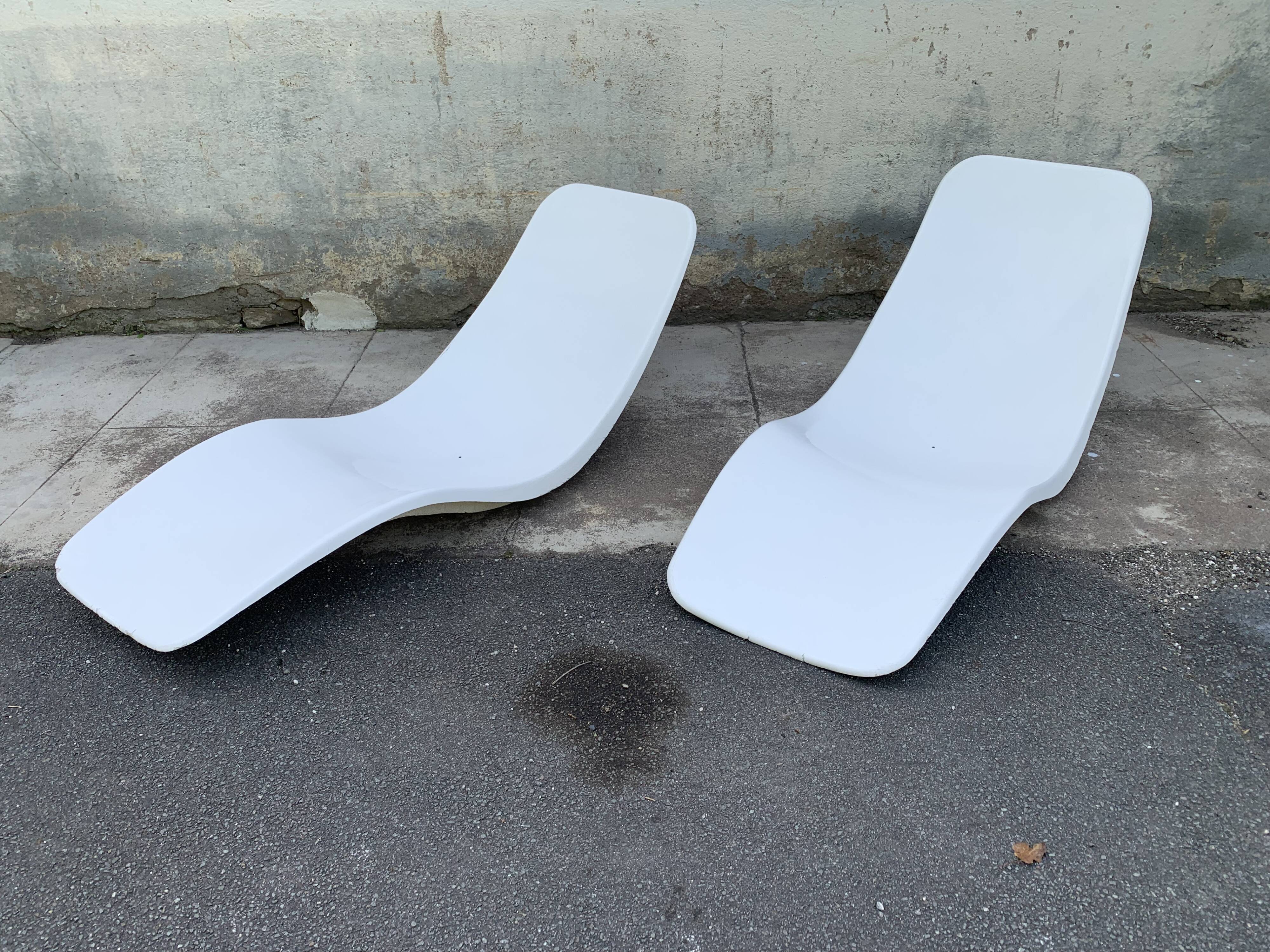 Pair of Eurolax R1 sunbeds by Charles Zublena