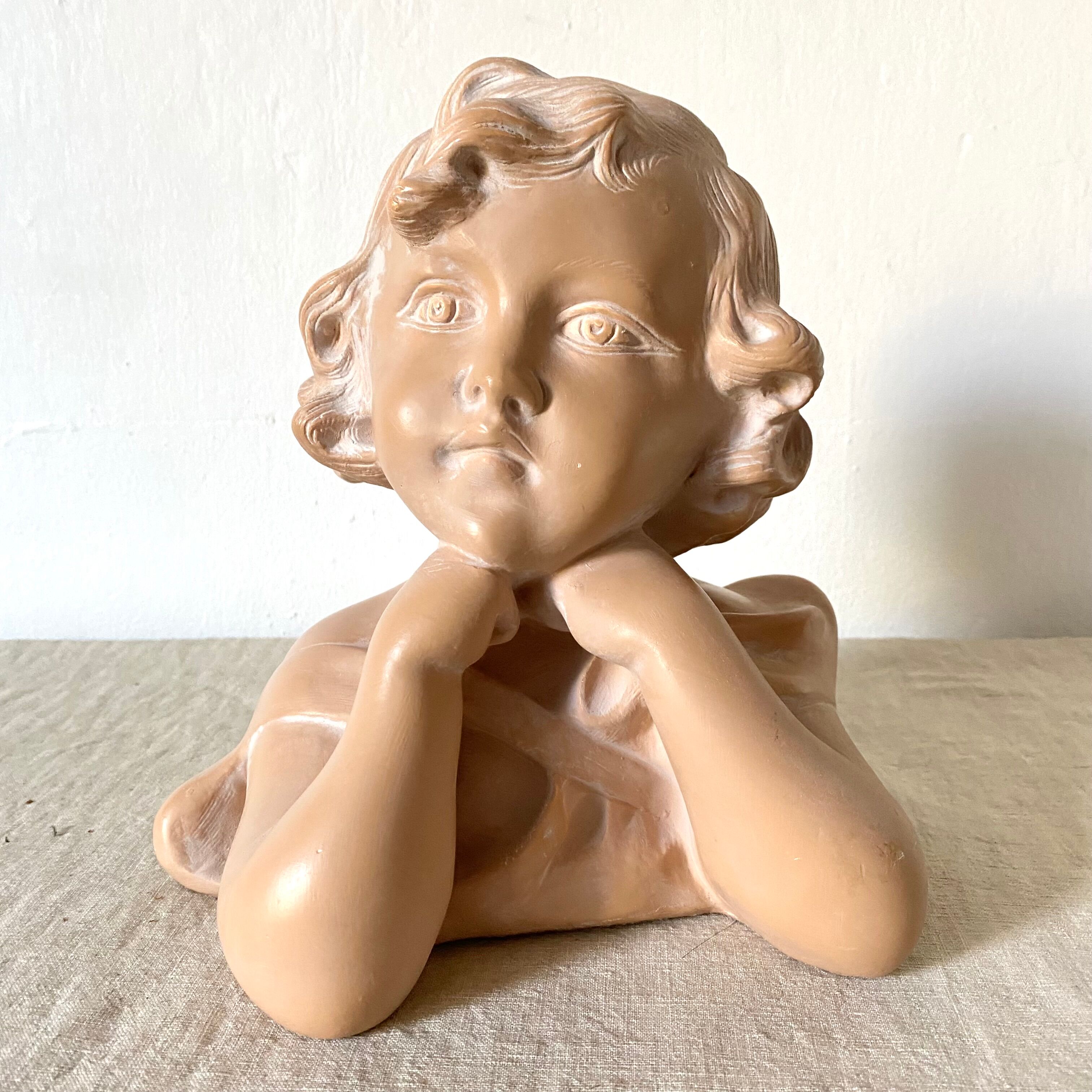 Bust child, pensive girl