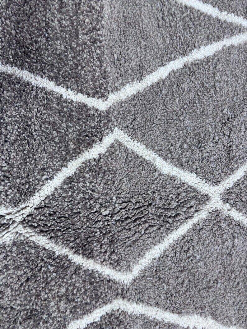 Beni Ouraine handwoven rug, size 100 x 200 cm