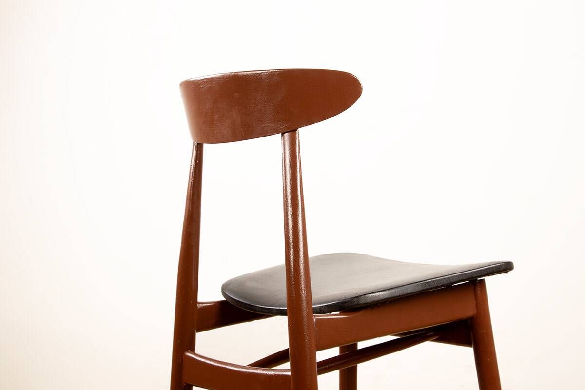 Set of 6 Thonet dining chairs, in brown lacquered wood and black leatherette, 1960.