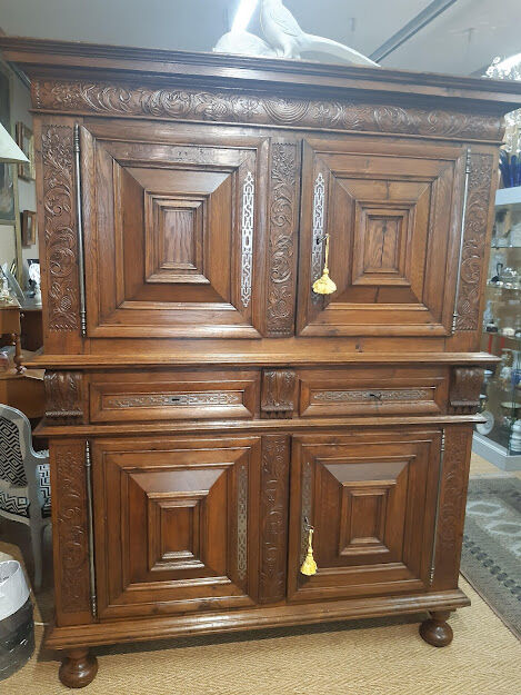 Buffet 4 doors montbeliard XlXeme