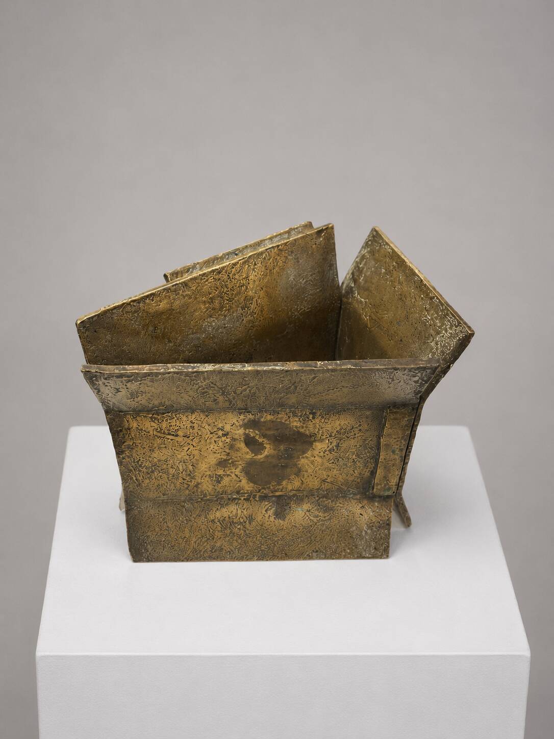 Modernist abstract bronze sculpture signed by María Simón Padrós.