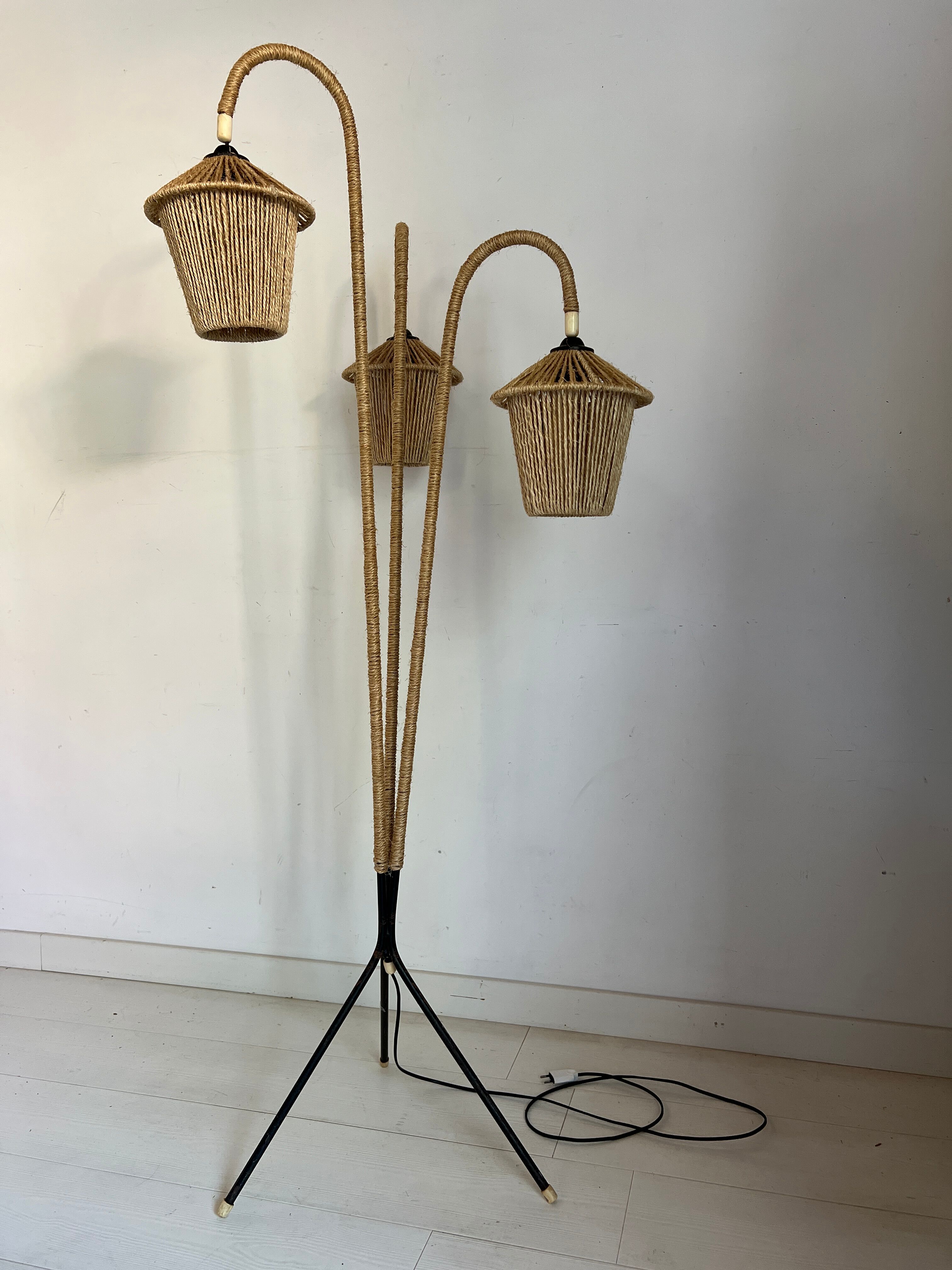 Vintage tripod floor lamp in metal and rope