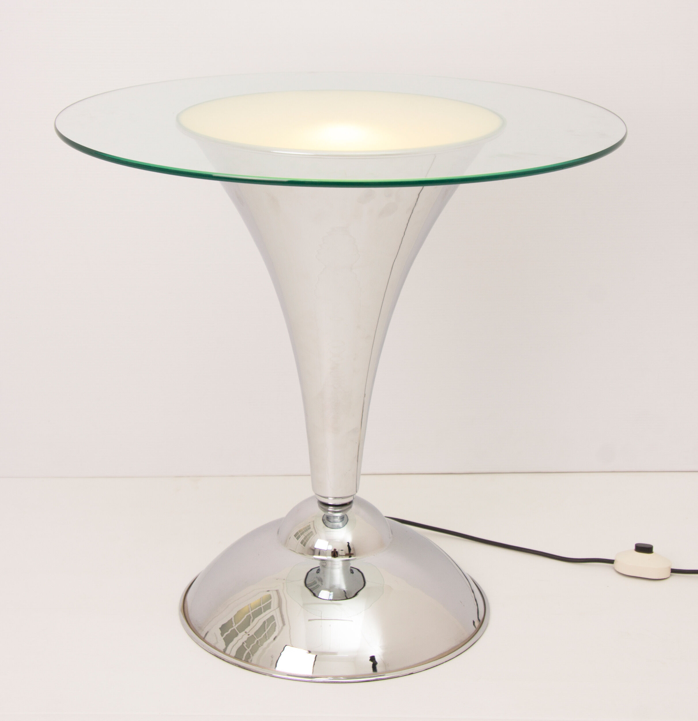 Art deco illuminating table