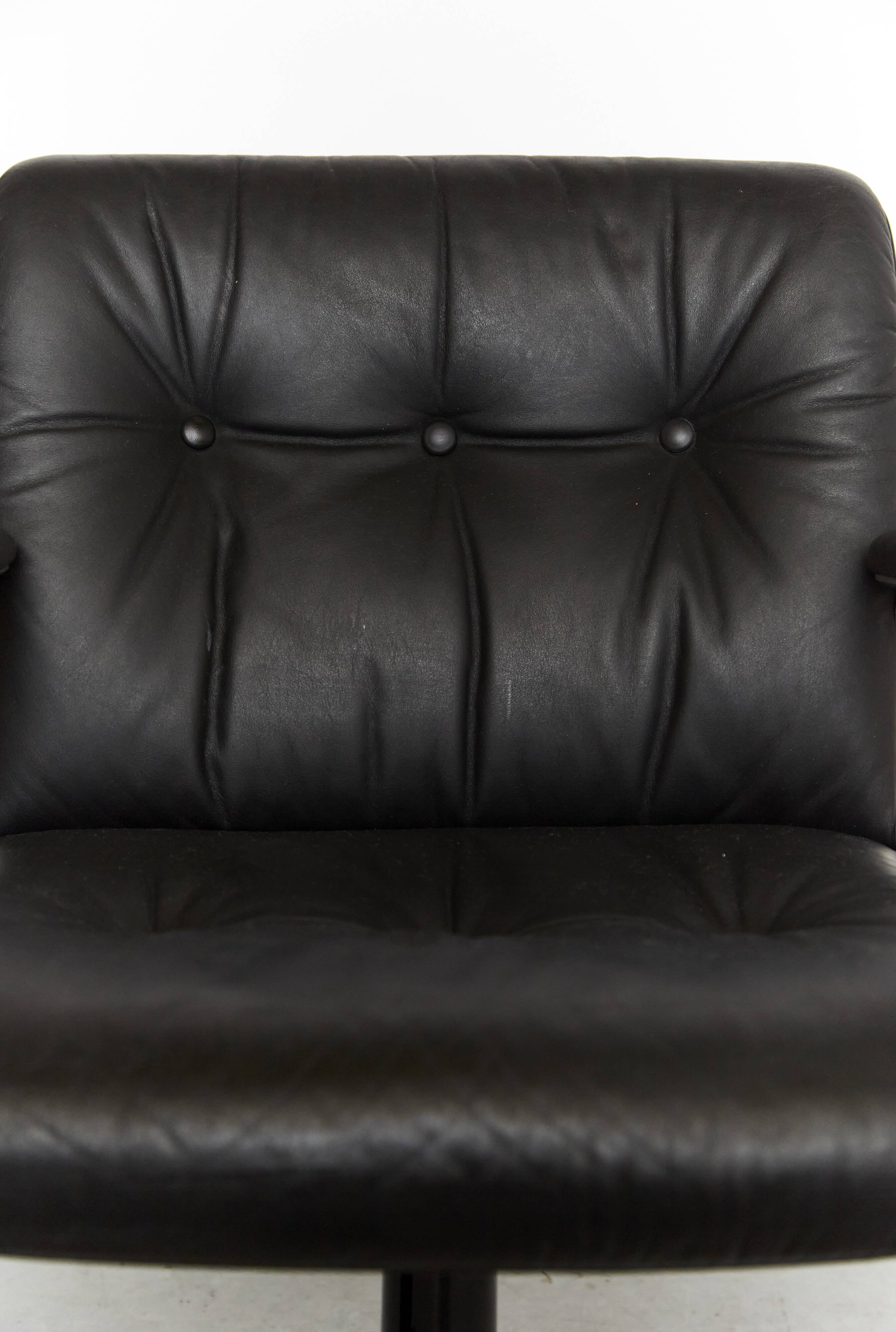 Osvaldo Borsani swivel Chair P125 for Tecno Milano