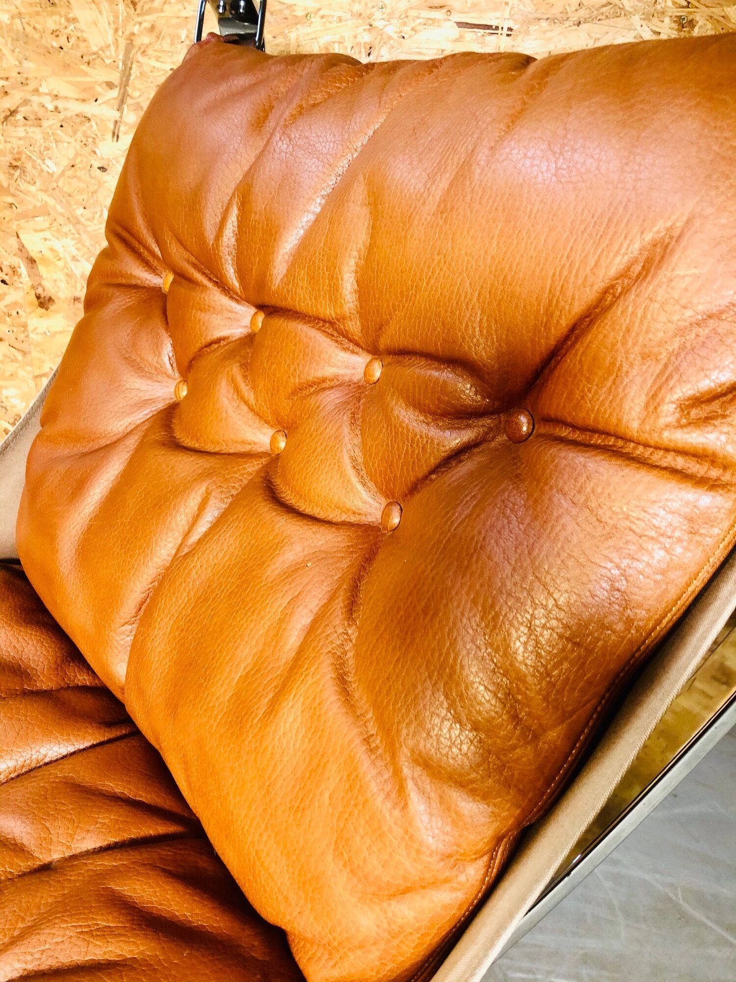 Vintage retro sigurd resell leather  &  chrome falcon chair