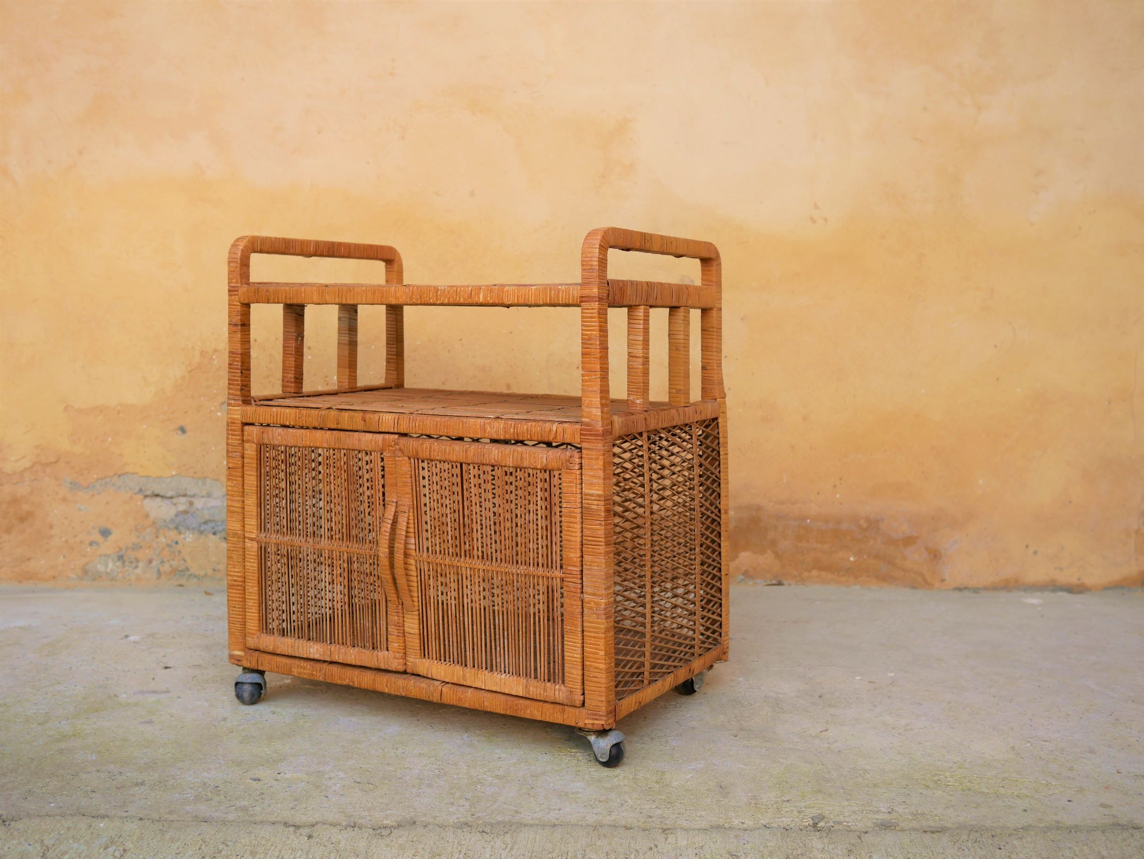 Meuble de rangement vintage en rotin