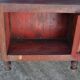 Petit cabinet antique hongrois en bois peint rouge et verre gravé, patine d'origine