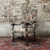 Walnut armchair Louis XIII of the seventeenth century