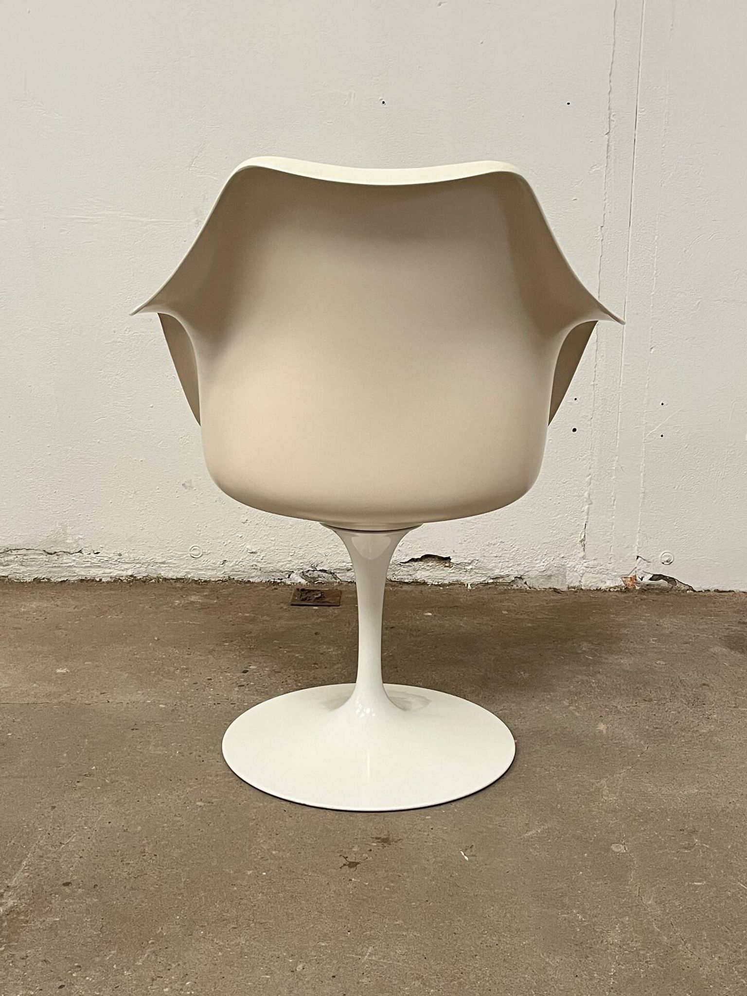 4 Tulip chairs by Eero Saarinen for Knoll