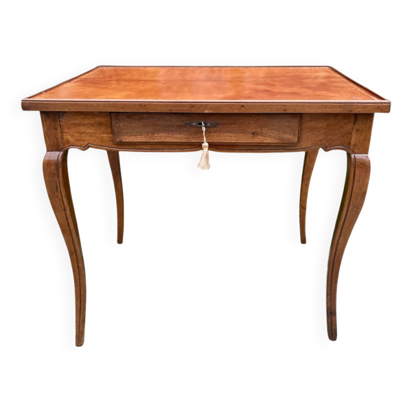 Petite Table à plateau Cabaret en Noyer Époque Louis XV