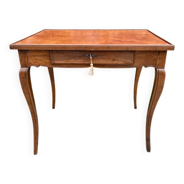 Petite Table à plateau Cabaret en Noyer Époque Louis XV