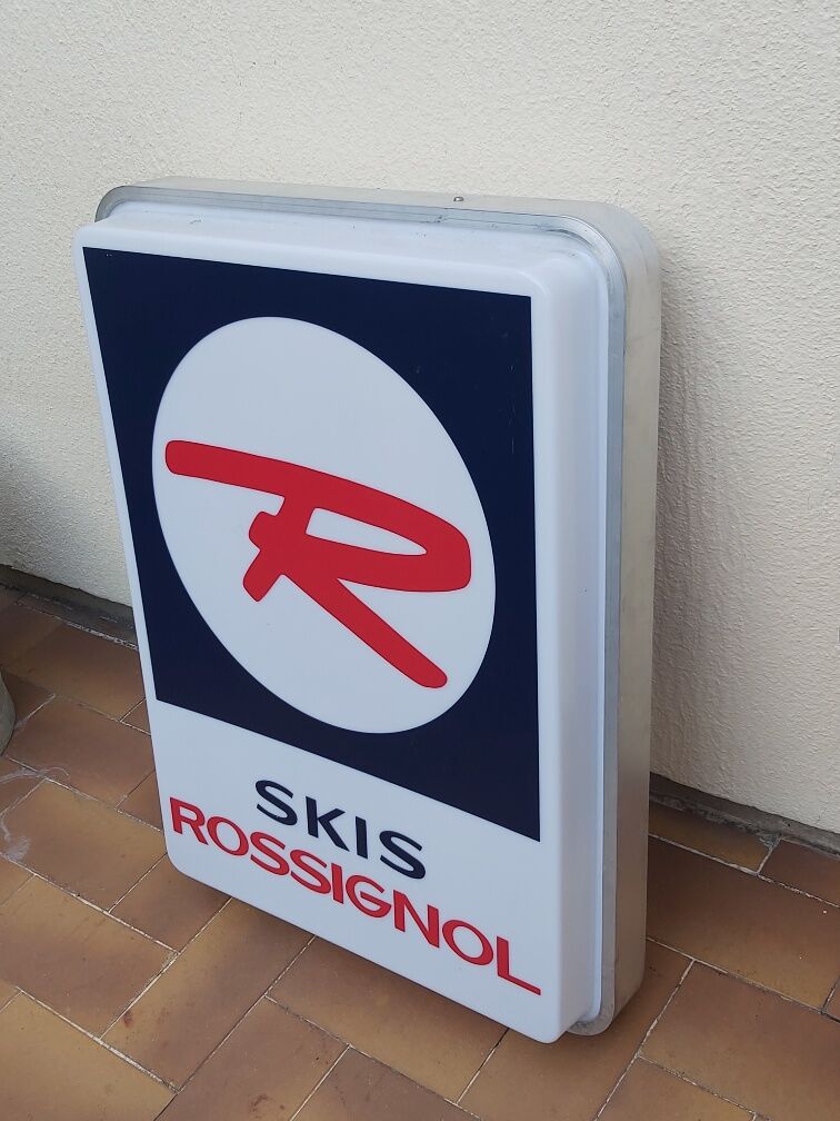 Bright sign vintage skis Rossignol