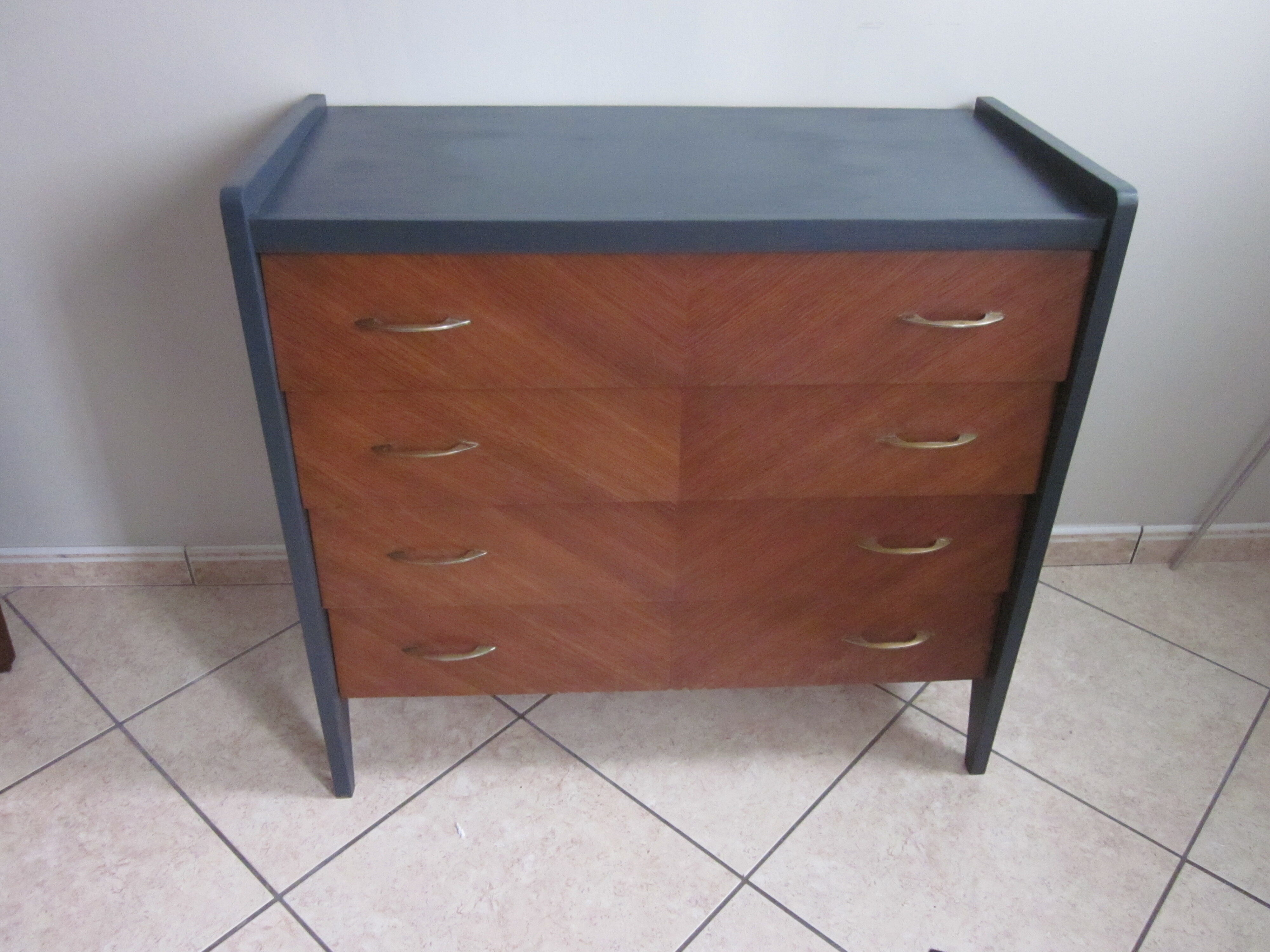 Vintage chest of drawers