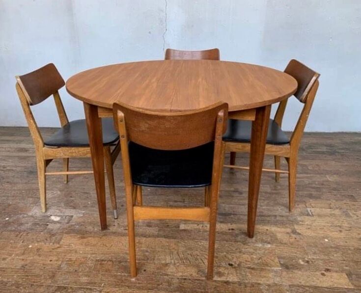 Round table in teak with vintage butterfly extension from the 1960s