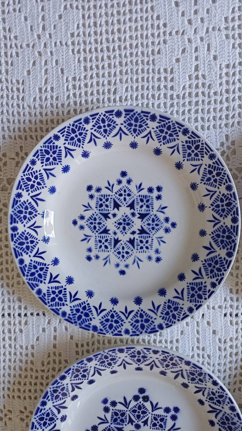 Set of 6 opaque porcelain dinner plates from St Amand