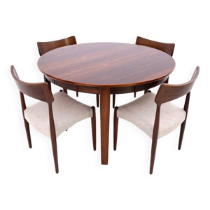 Table ronde avec quatre - chaises