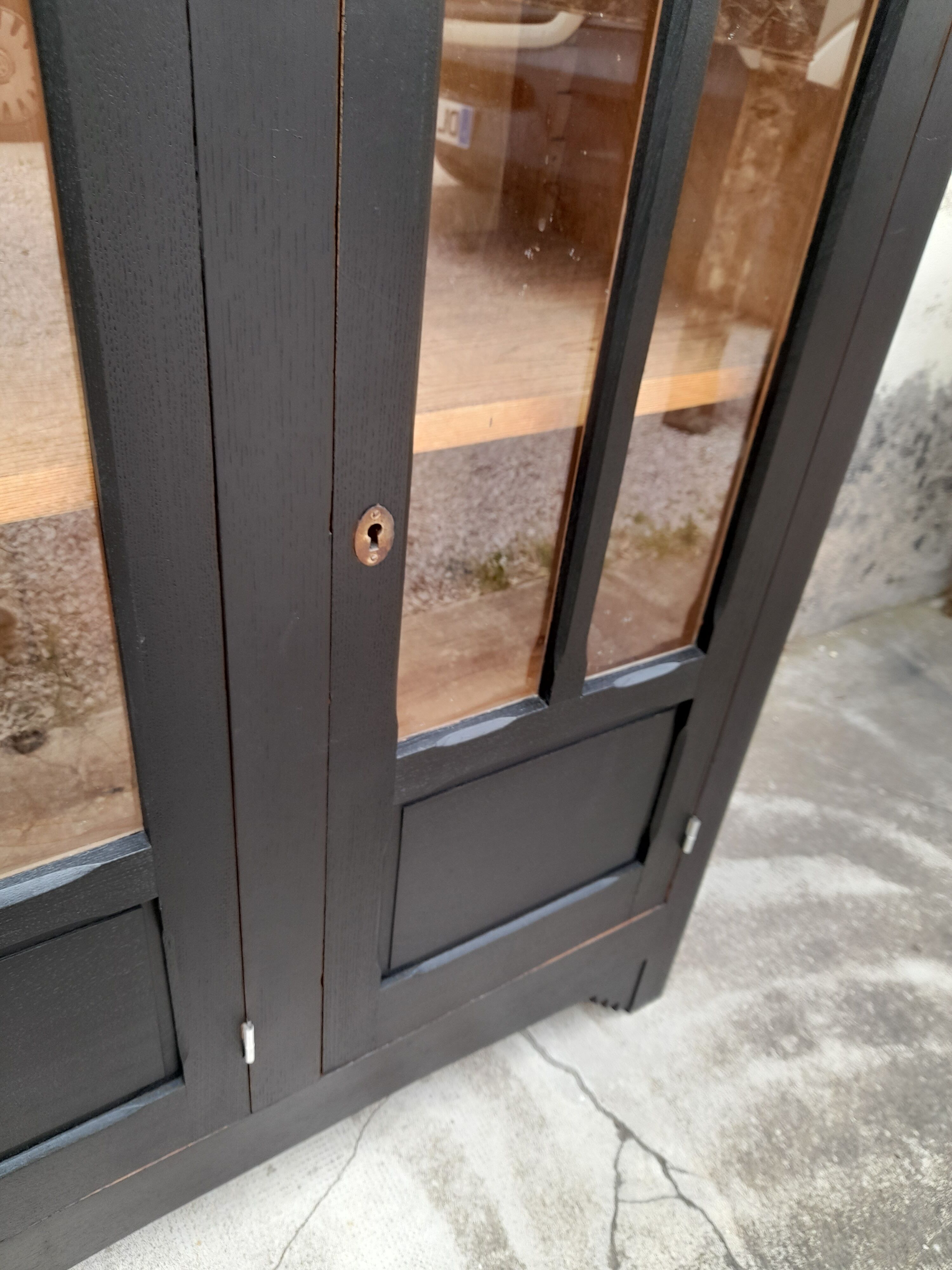 Buffet showcase 3 doors patiné black year 50