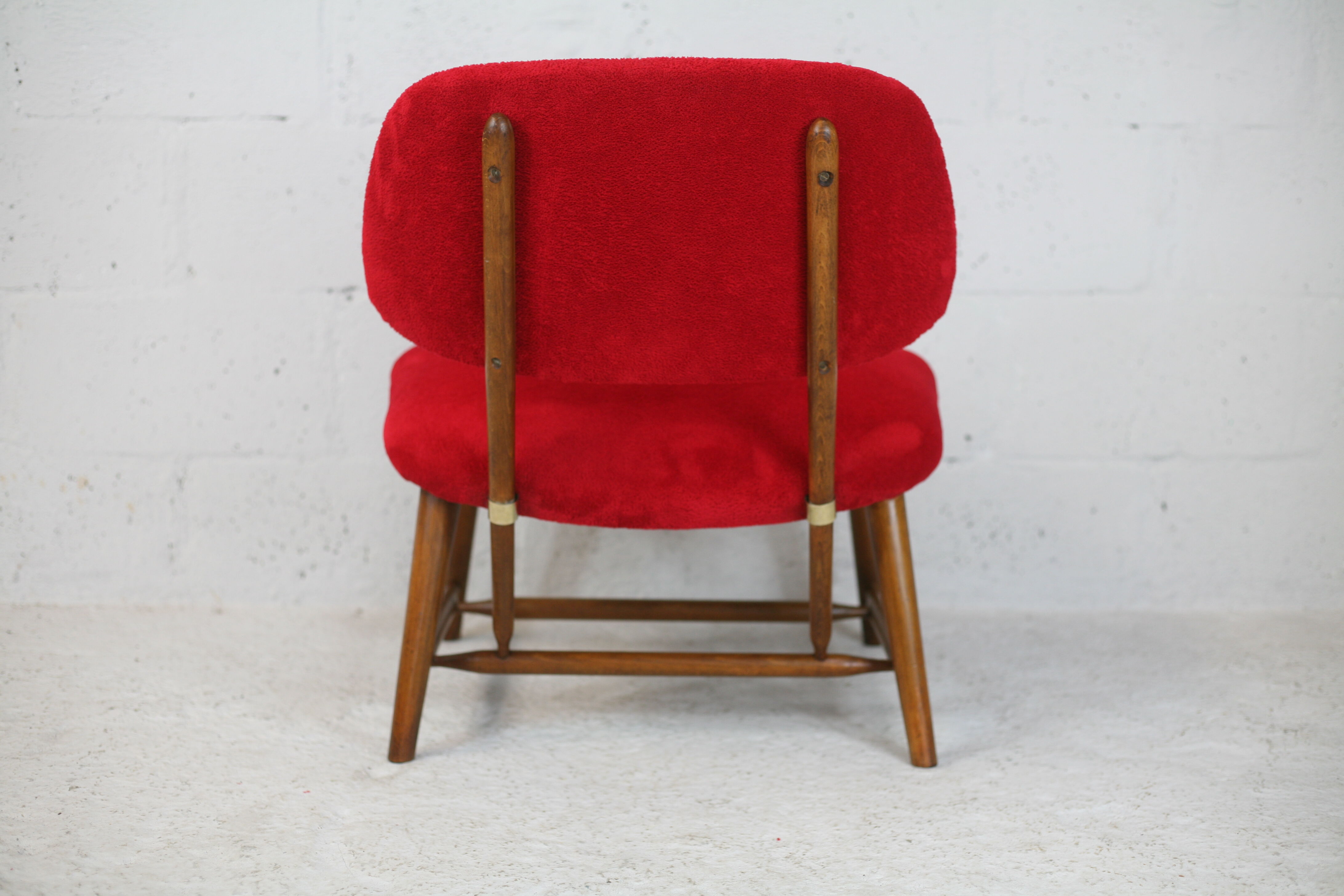 Chauffeuse by Alf Svensson, Model TeVe, published by Ljungs Industrier, Sweden, 1953. Retyped red.