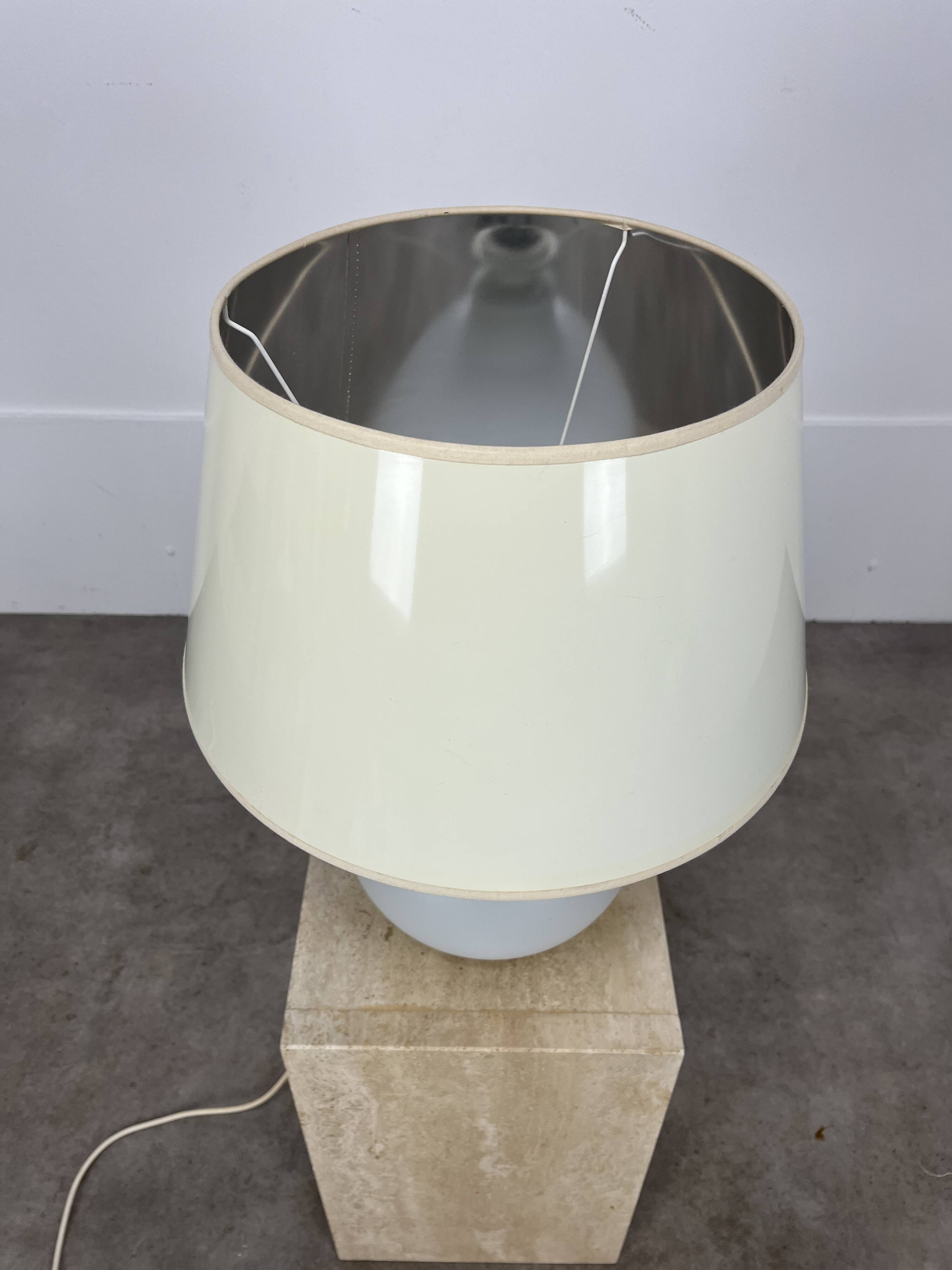 Lampe en verre opalin par Verre Lumière, années 70