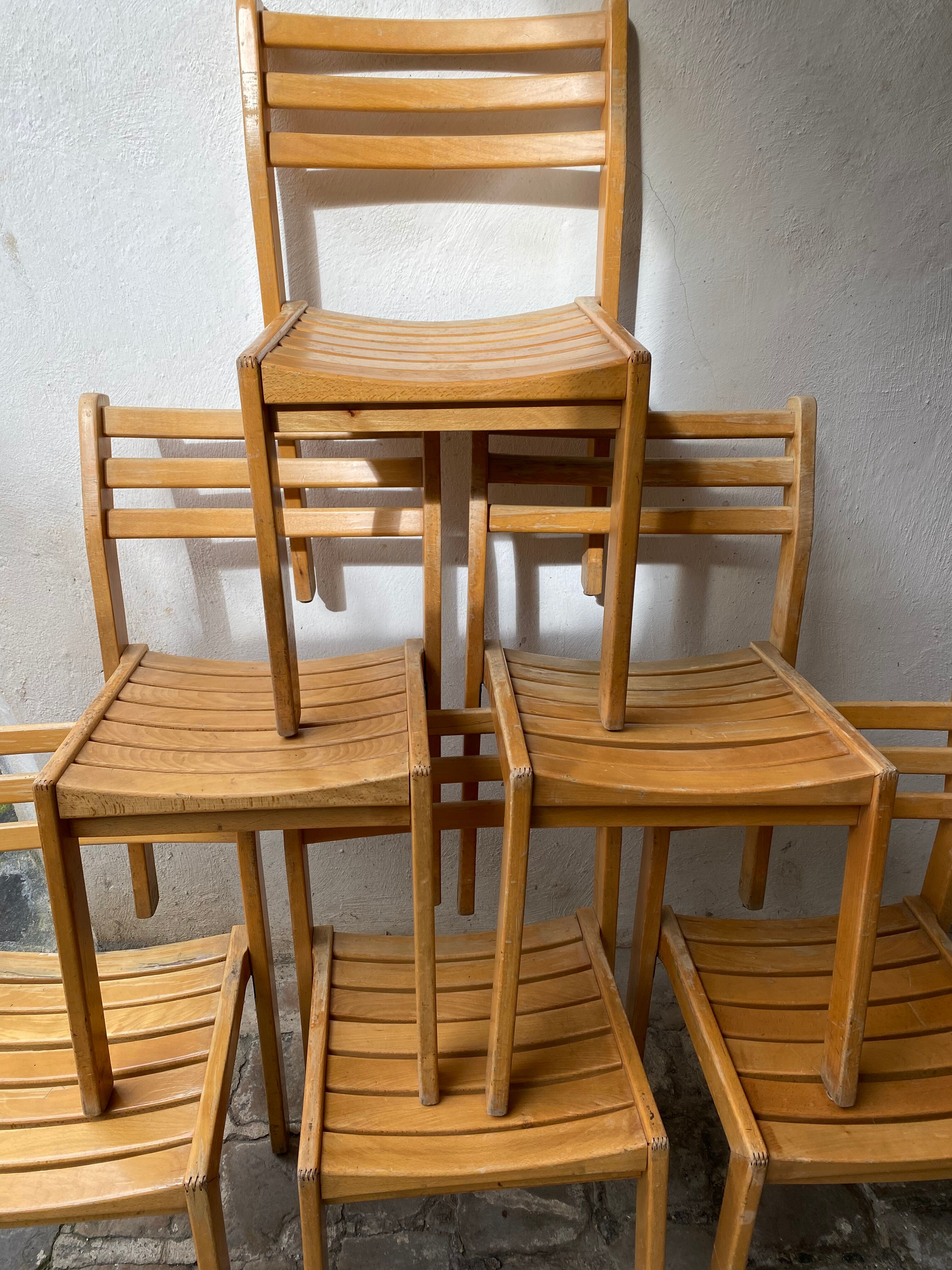 Series of 6 XXth chairs in varnished oak