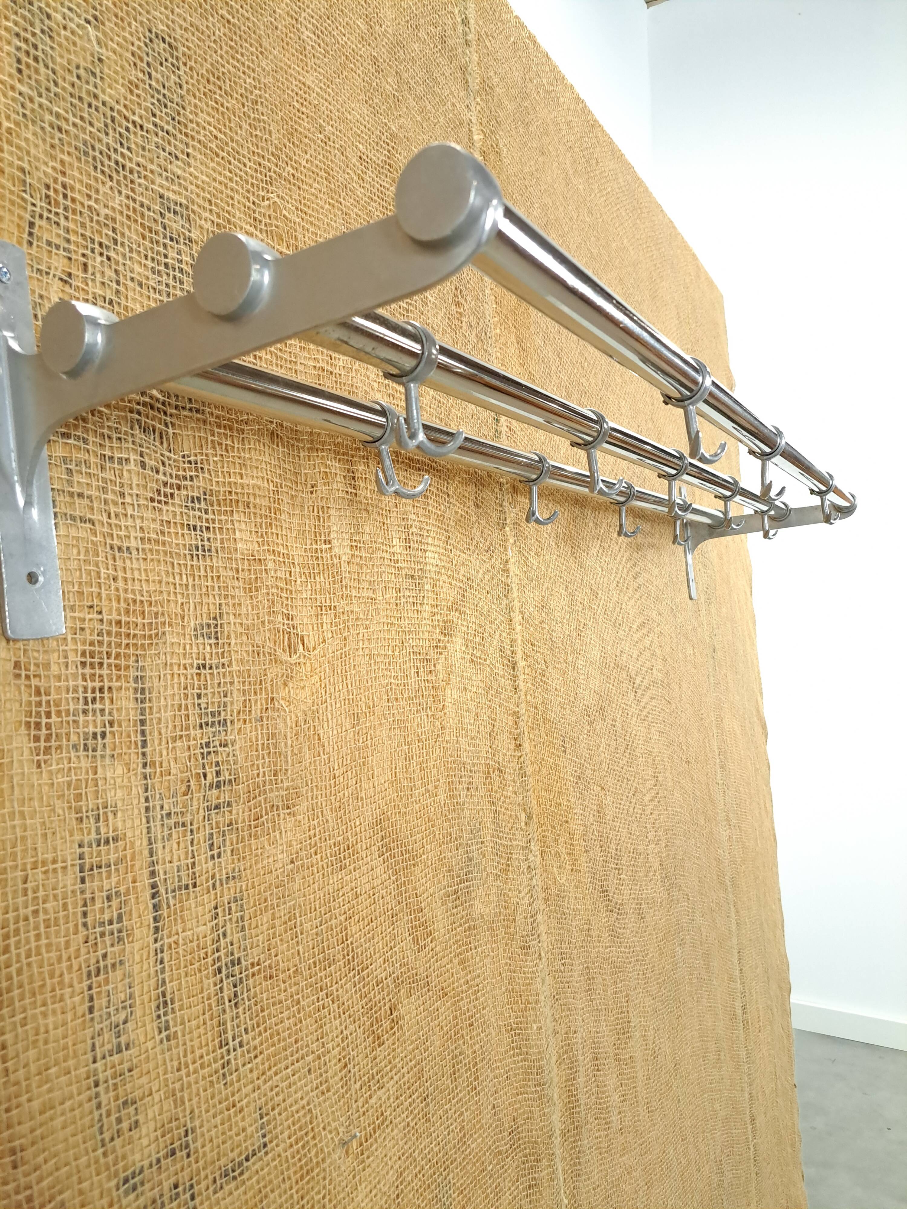 Grand porte-manteau en forme de train, provenant de Suède, n° 9