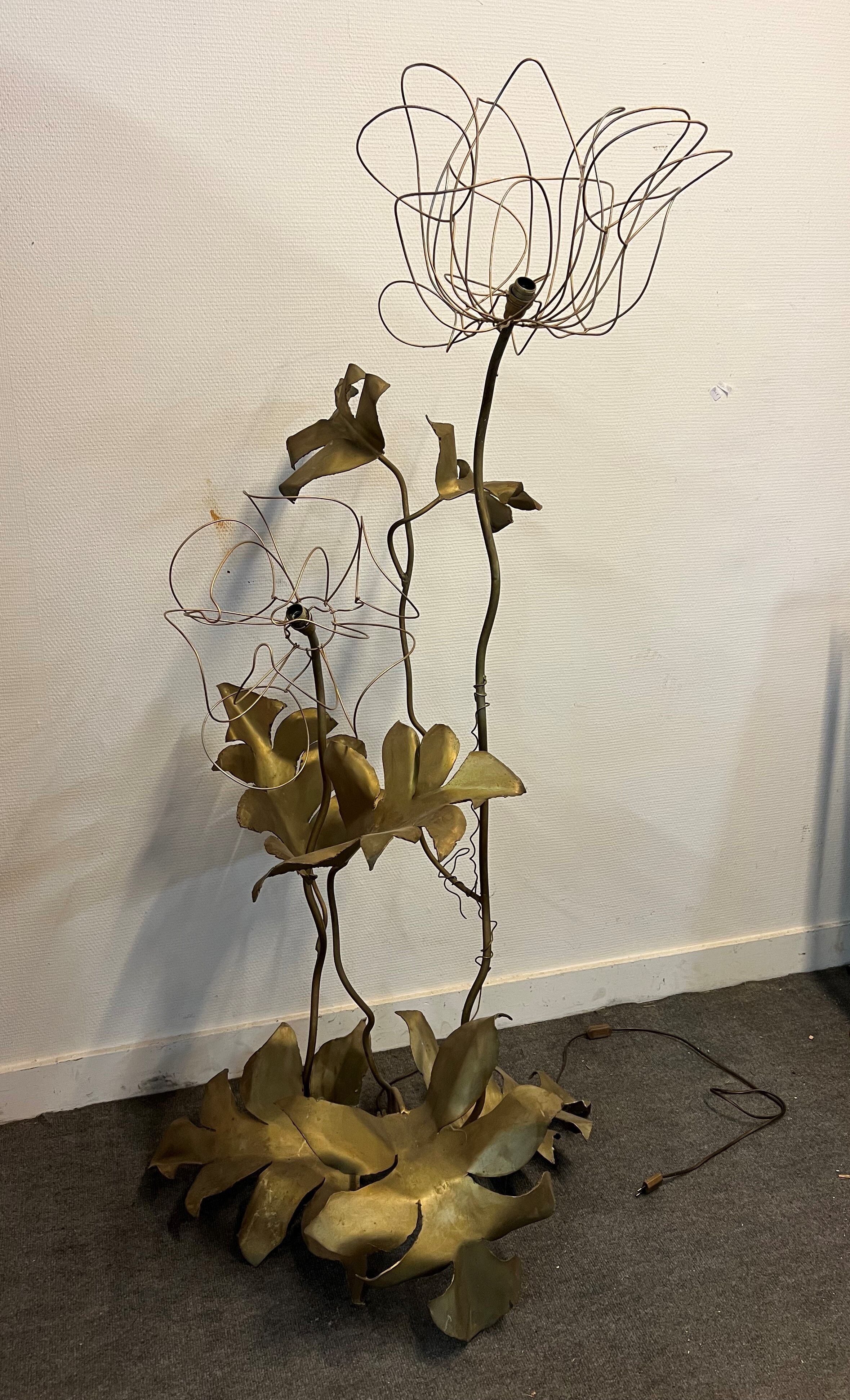 Floor lamp "flowers" in gilded brass