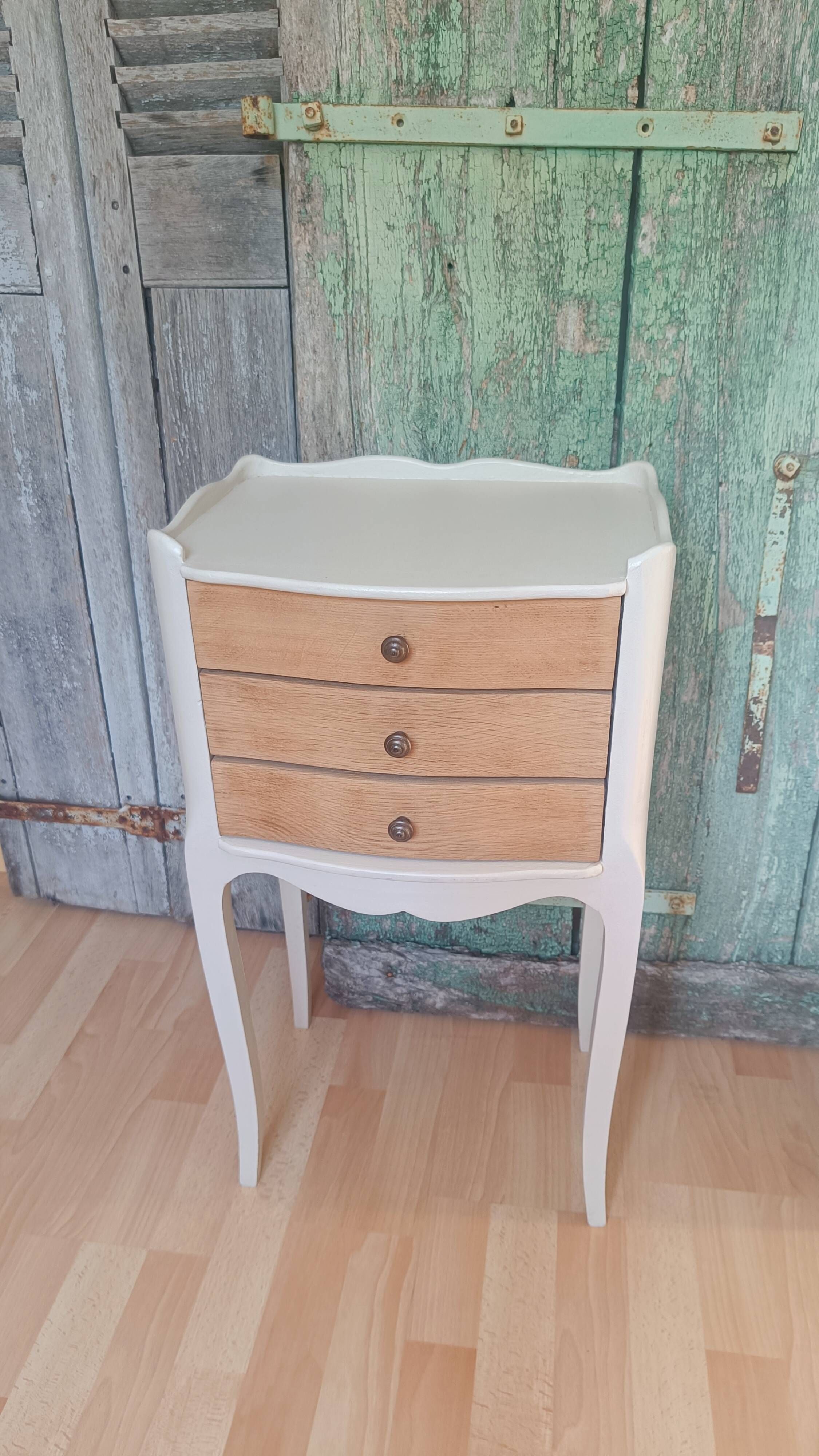 Vintage wooden bedside table with 3 drawers.