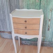 Table de chevet vintage en bois naturel à 3 tiroirs