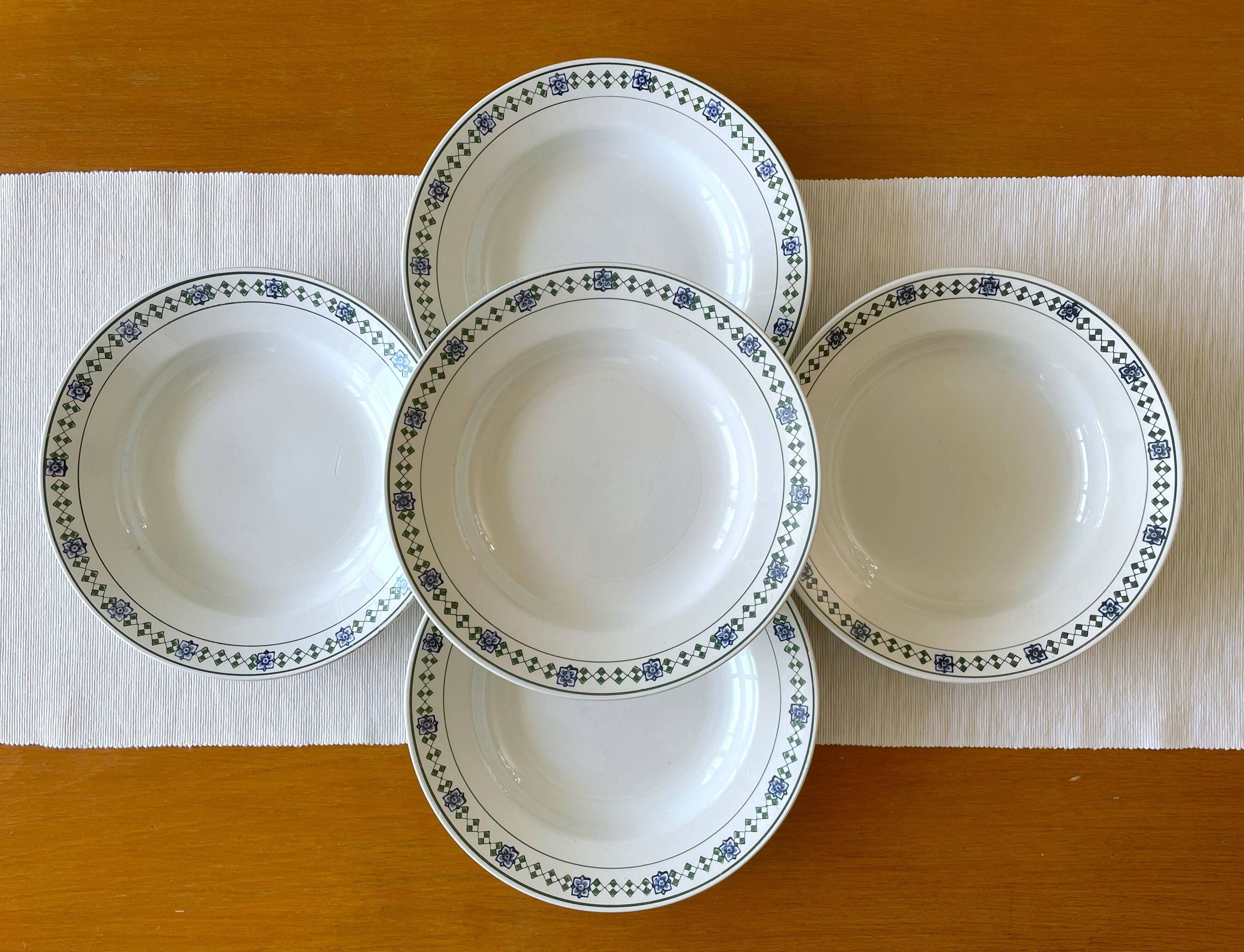 5 assiettes creuses anciennes en faïence de Saint-Amand