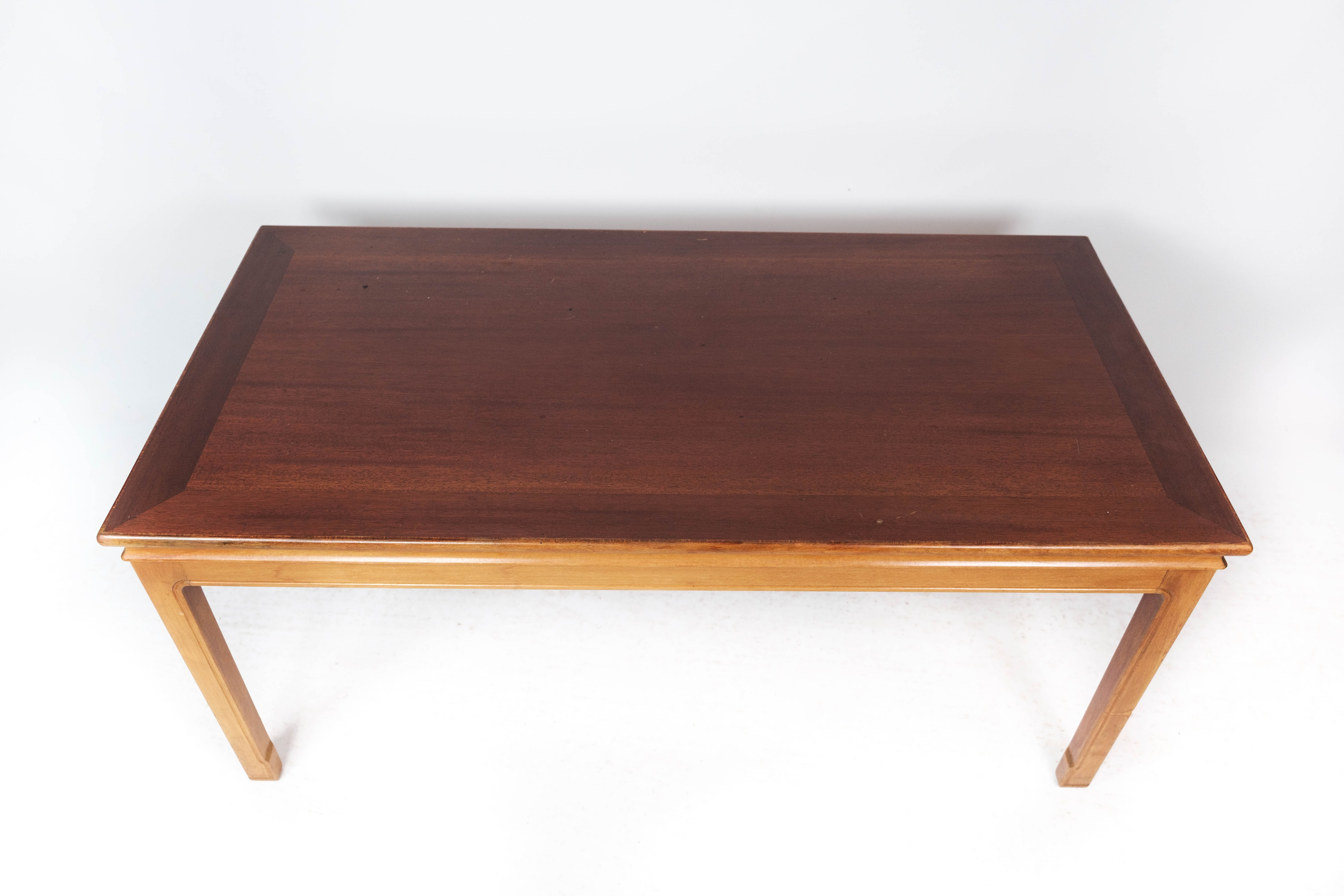 Coffee table in light mahogany of Danish design from the 1960s