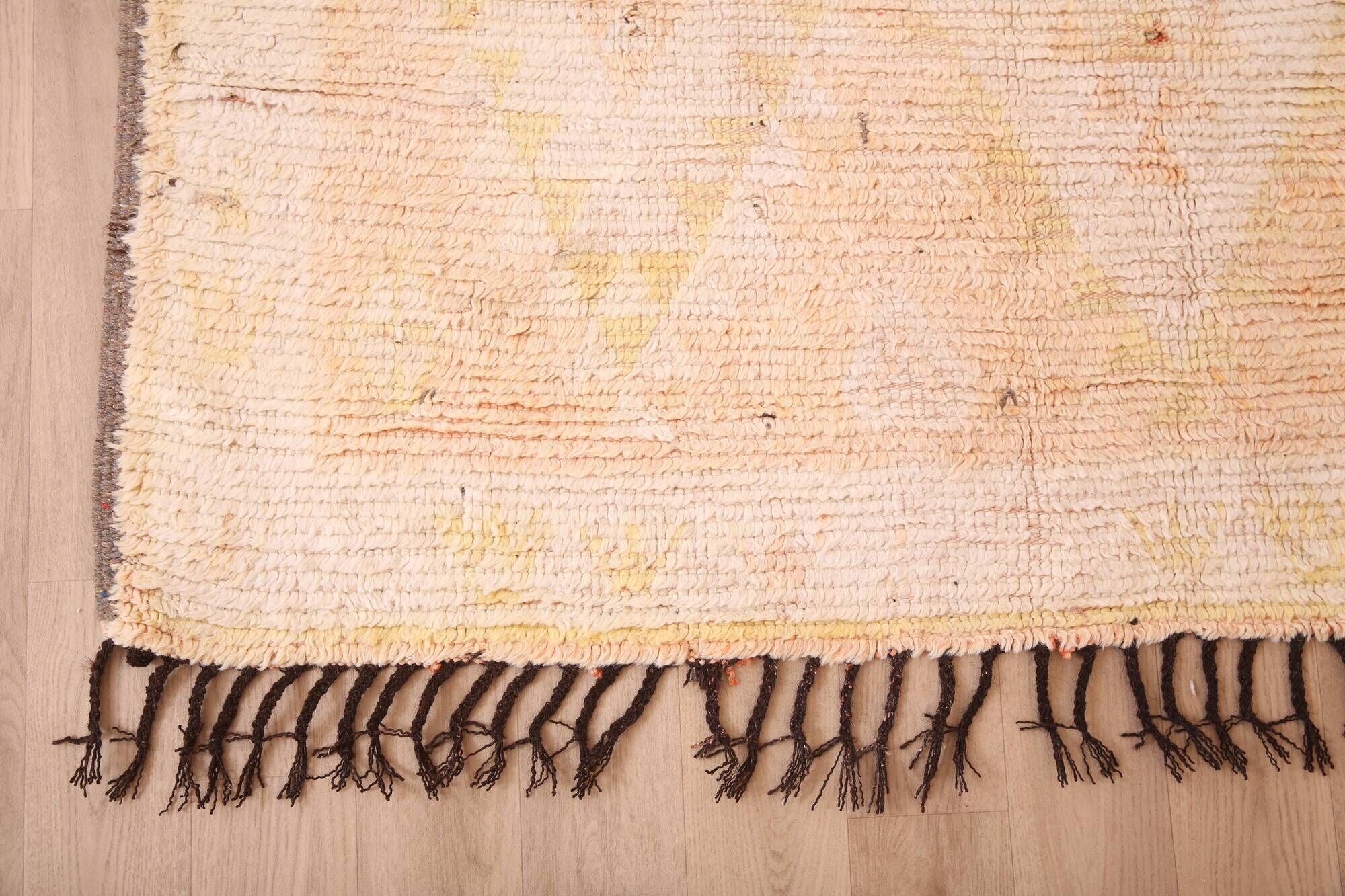 Pale Vintage Moroccan Rug 164 x 277 cm, Berber Handmade Wool Rug Yellow