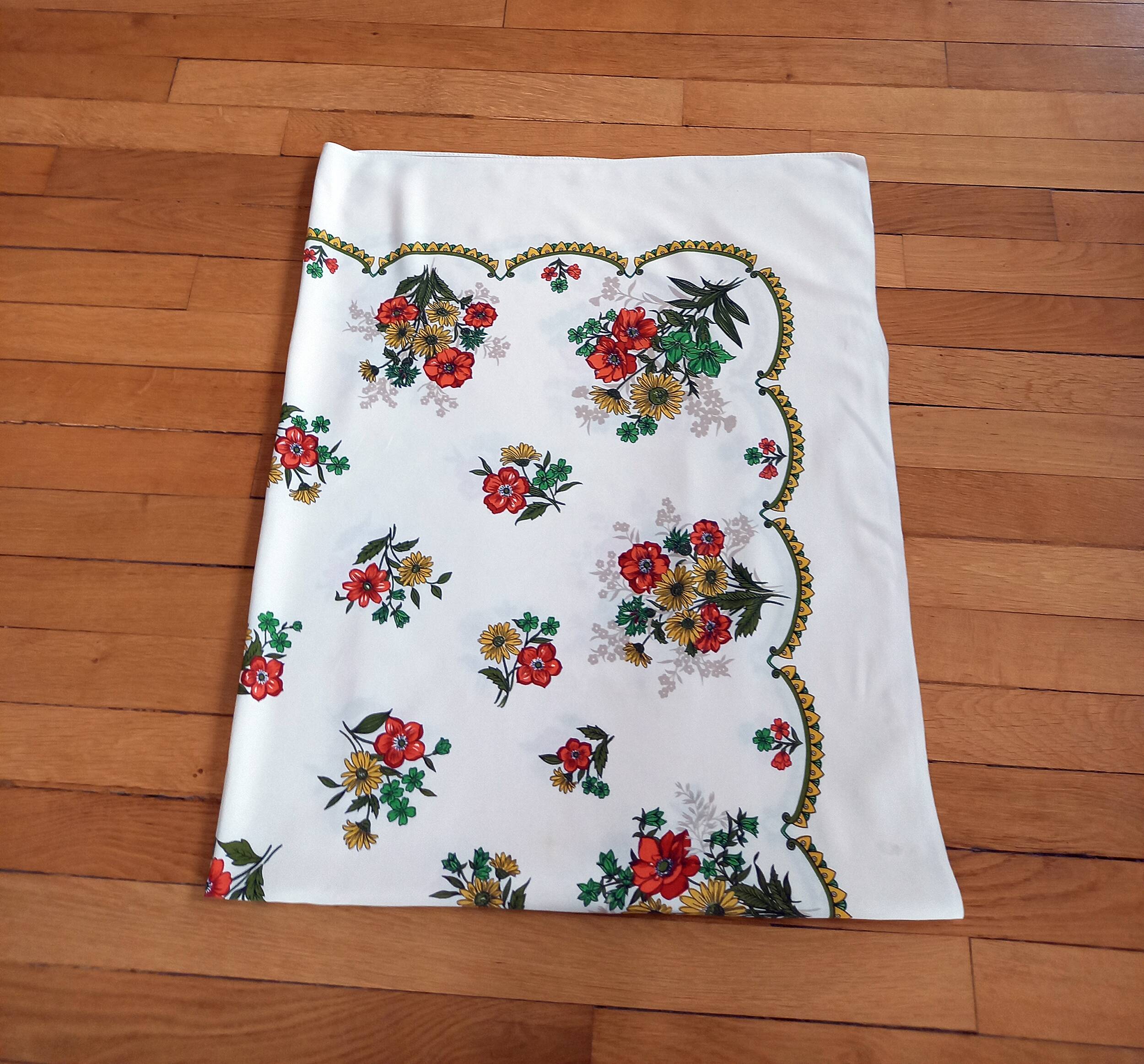 Old flower tablecloth Vintage 60s Floral decor