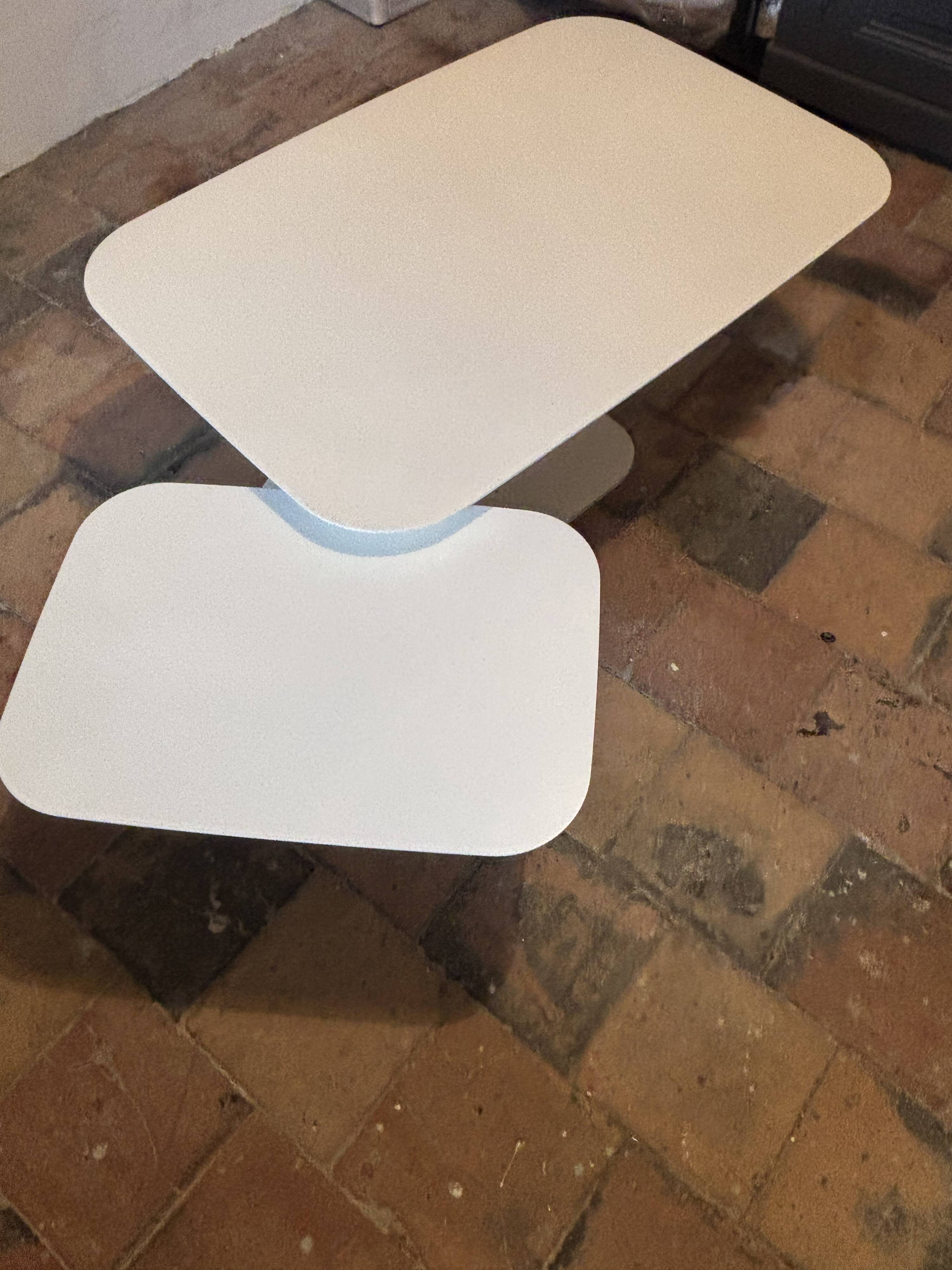 360-degree coffee table / Roberto Paoli for Ligne Roset
