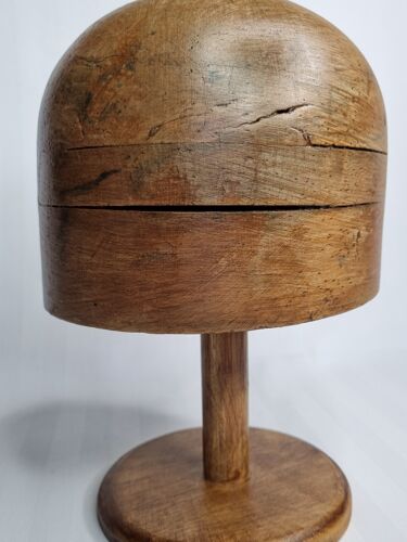 Forme à chapeau en bois ancienne sur pied, 1900