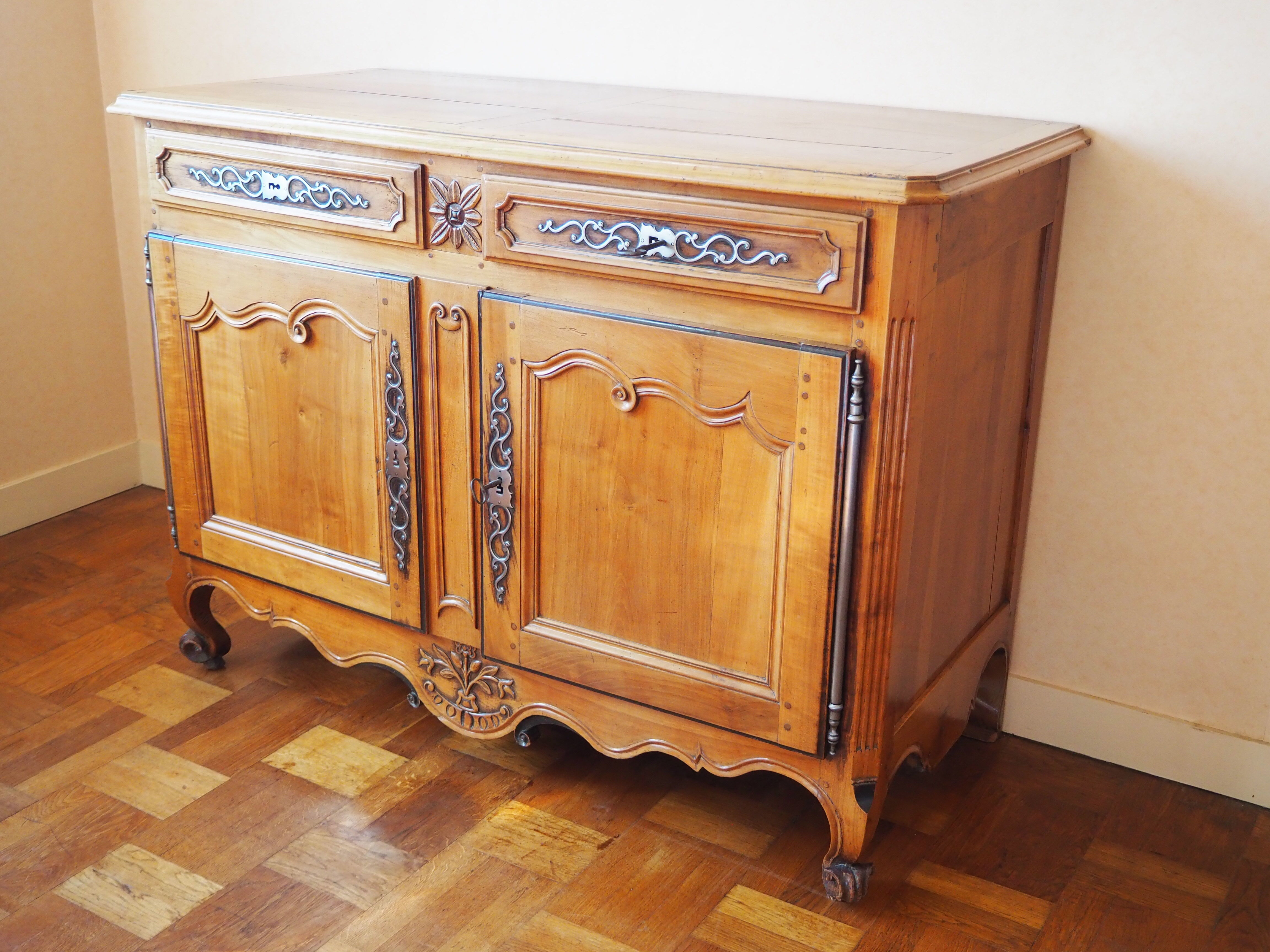 Old Louis XV low buffet in solid wood, cherry
