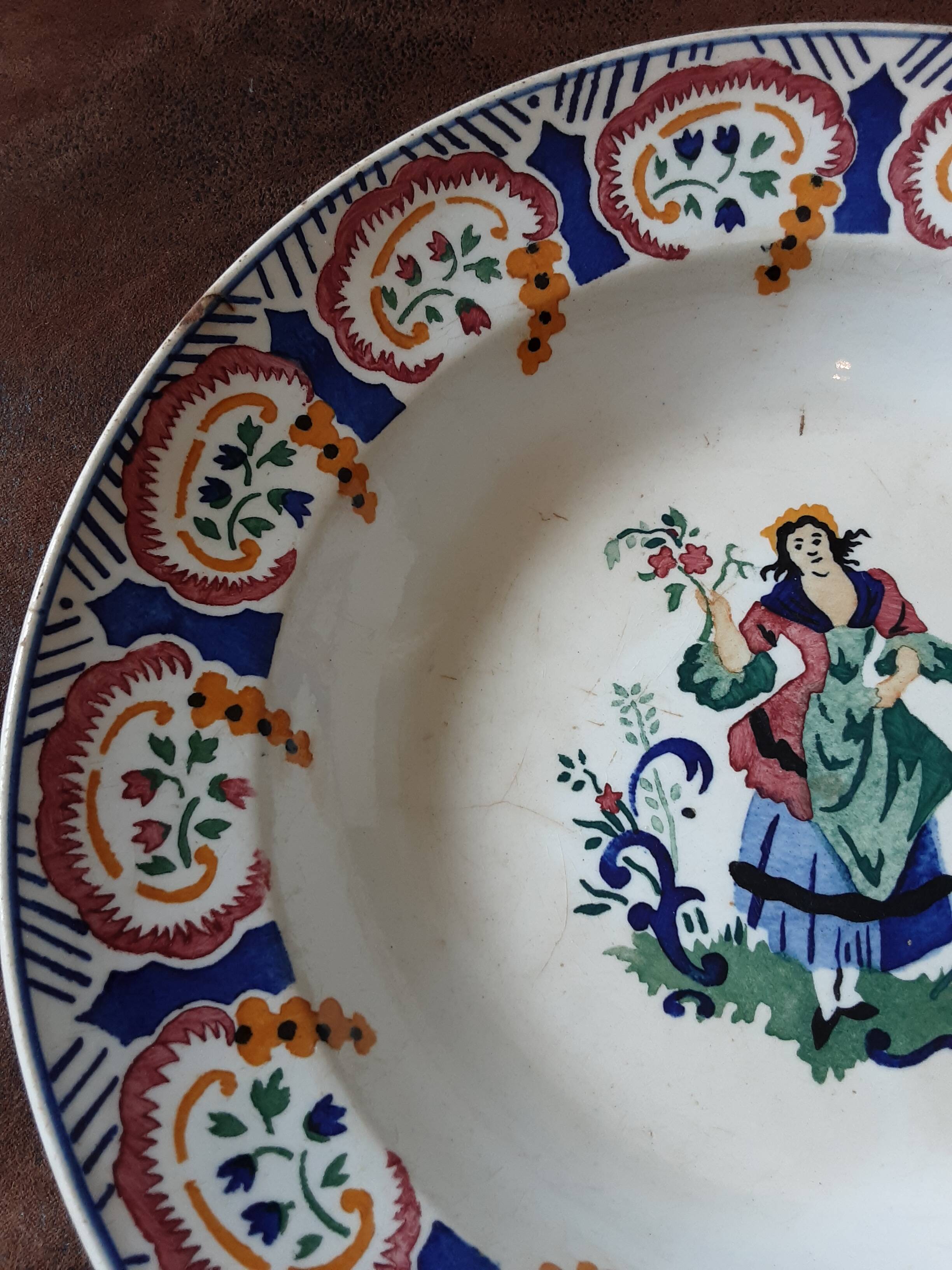 Plat rond  porcelaine  opaque de Gien