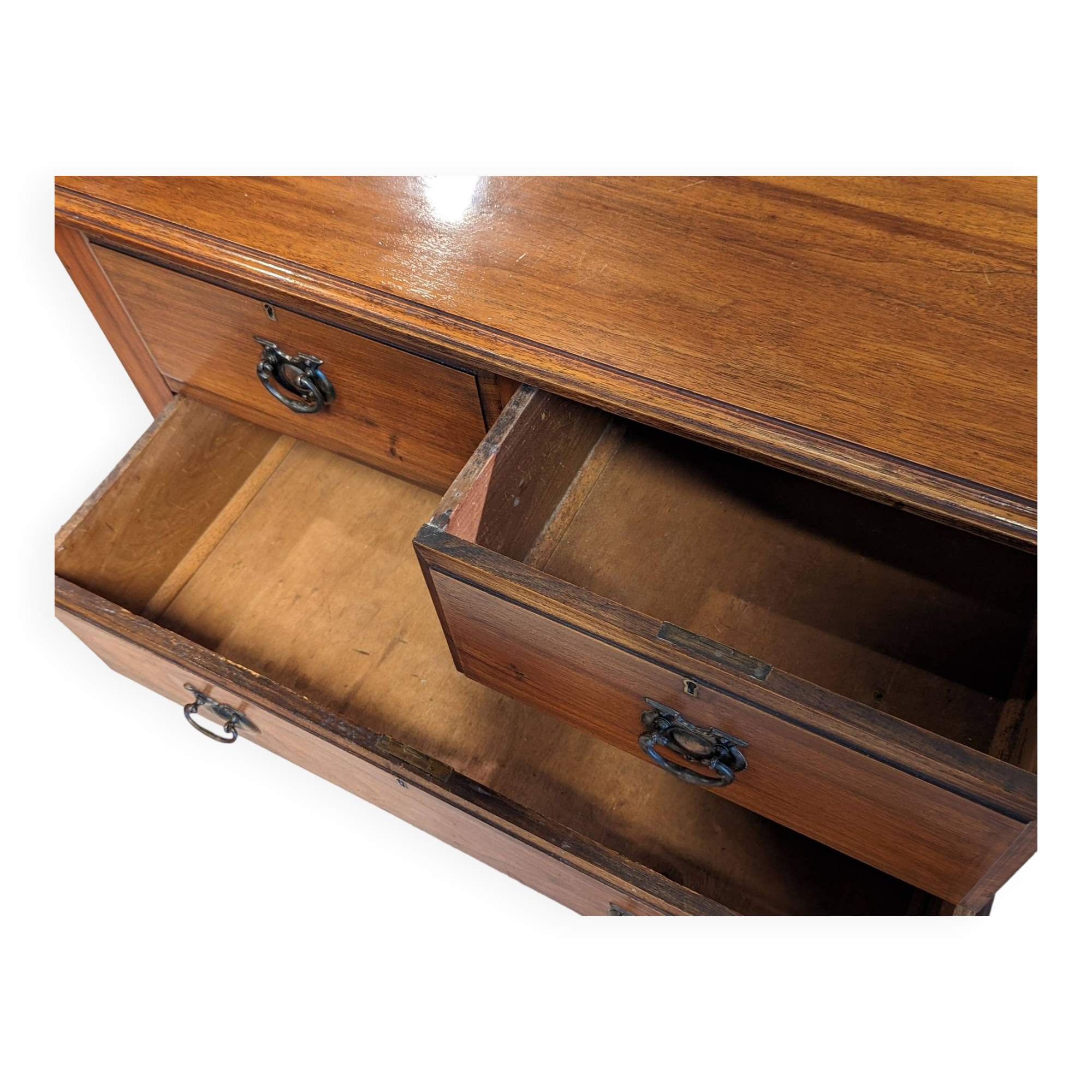 English mahogany chest of drawers