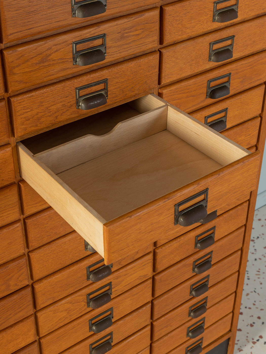 GORGEOUS DRAWER CABINET