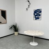 Florence Knoll round table, marble top and tulip base, circa 1960, Eero Saarinen