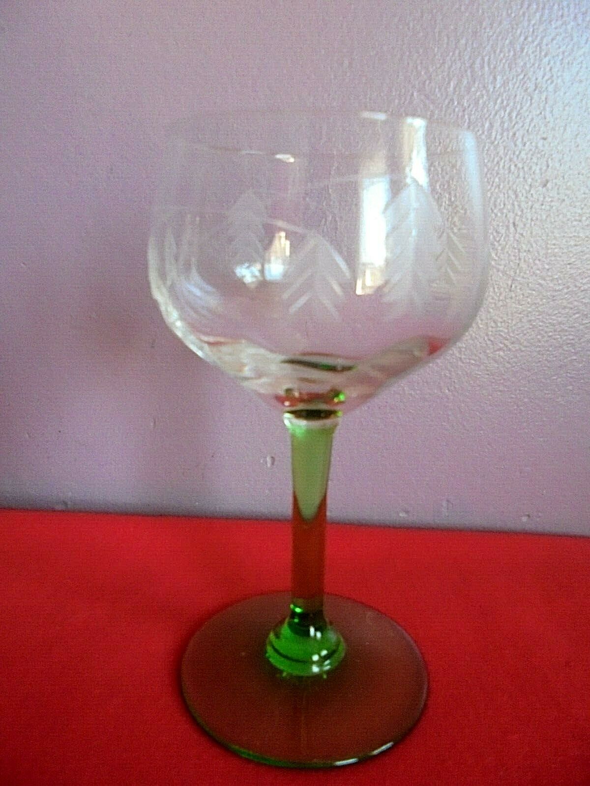 Lot 4 verres à vin blanc cristal ciselés