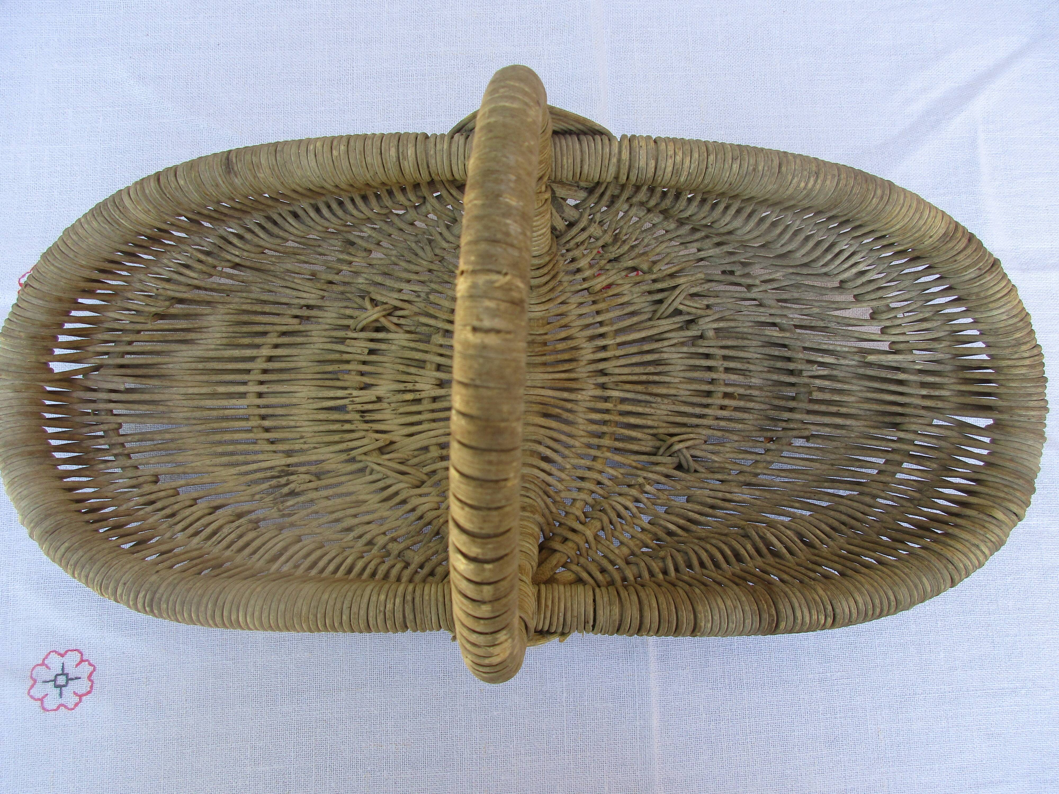 Rattan handle basket