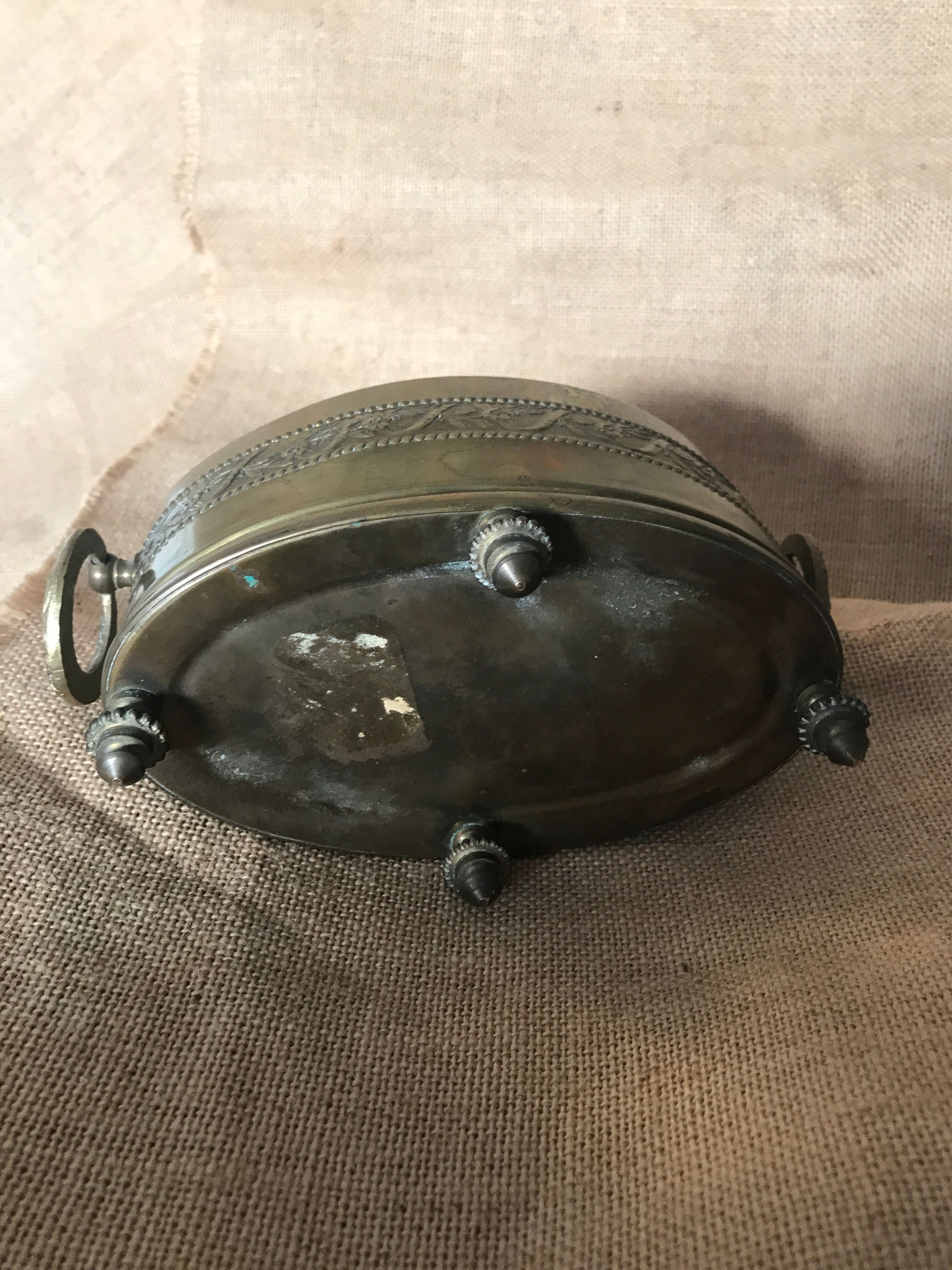 Small oval brass garden cut