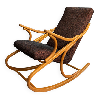 Rocking chair de ton en tissu noir et pêche