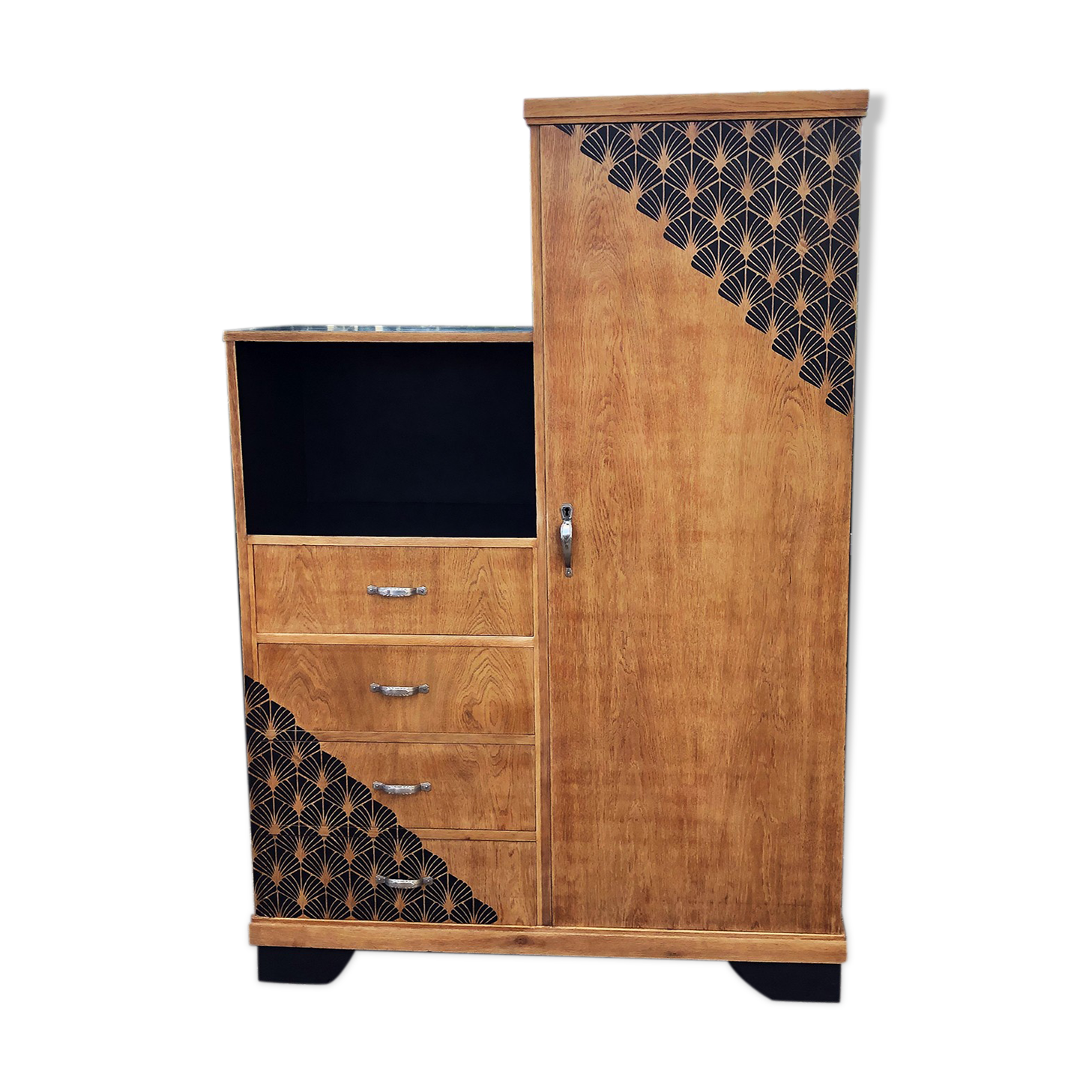 Asymmetric Cabinet