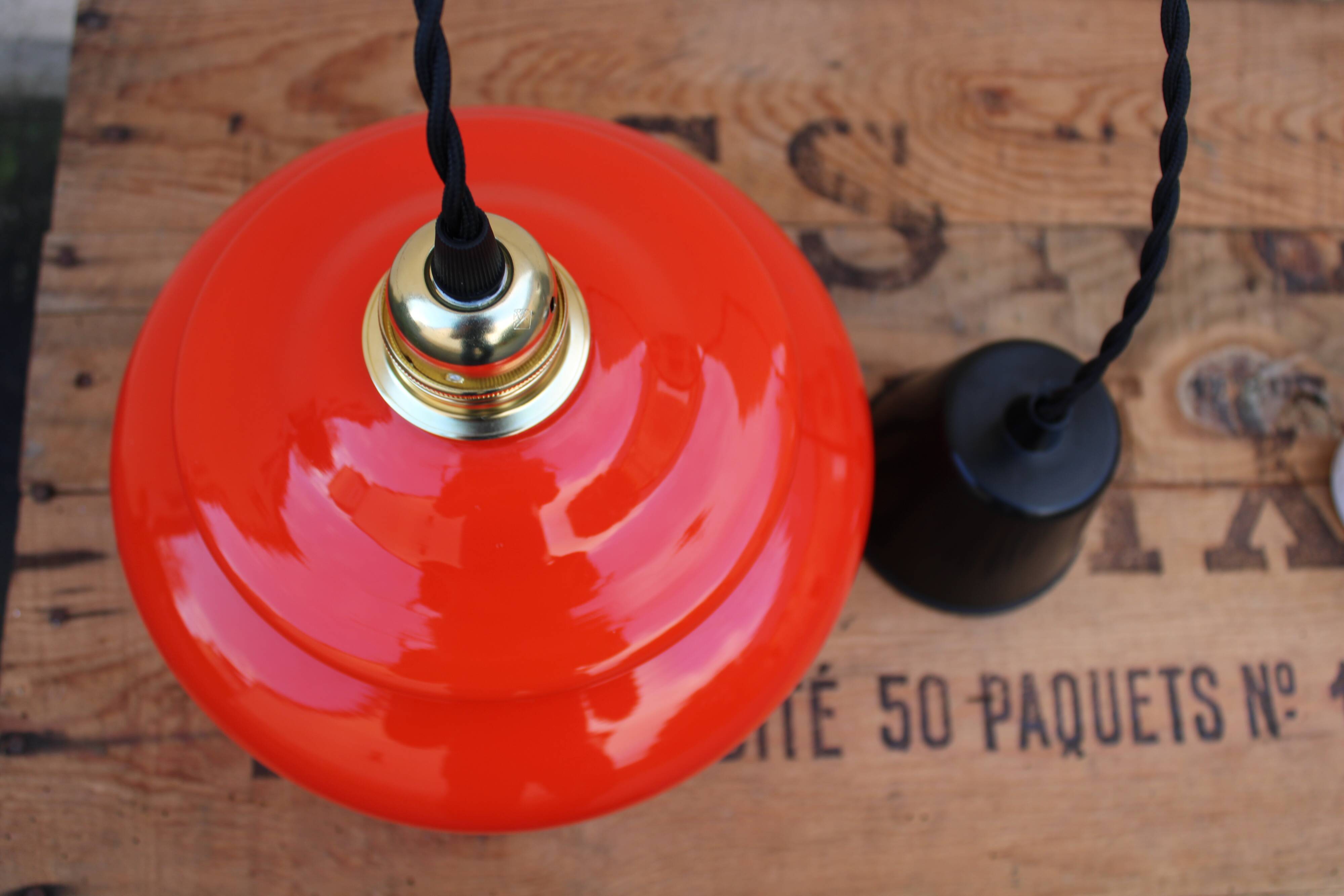 Suspension in orange opaline